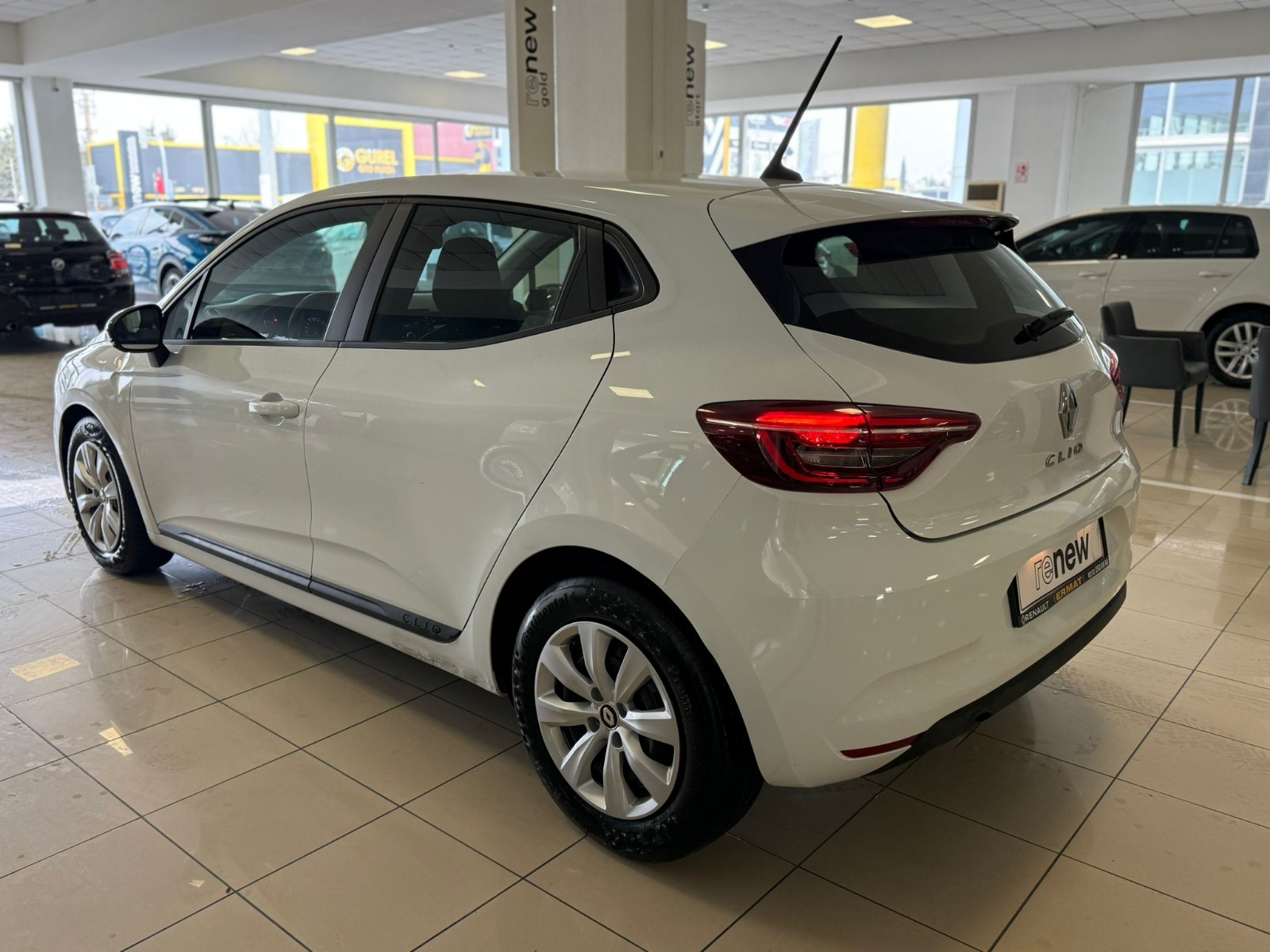 2023 Benzin Otomatik Renault Clio Beyaz Ermat Motorlu Araçlar ve Tarım Ürünleri Sanayi Ticaret A.Ş.