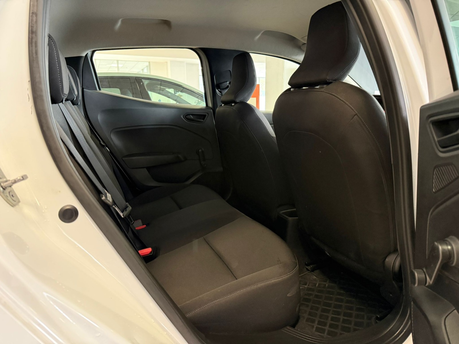 2023 Benzin Otomatik Renault Clio Beyaz Ermat Motorlu Araçlar ve Tarım Ürünleri Sanayi Ticaret A.Ş.