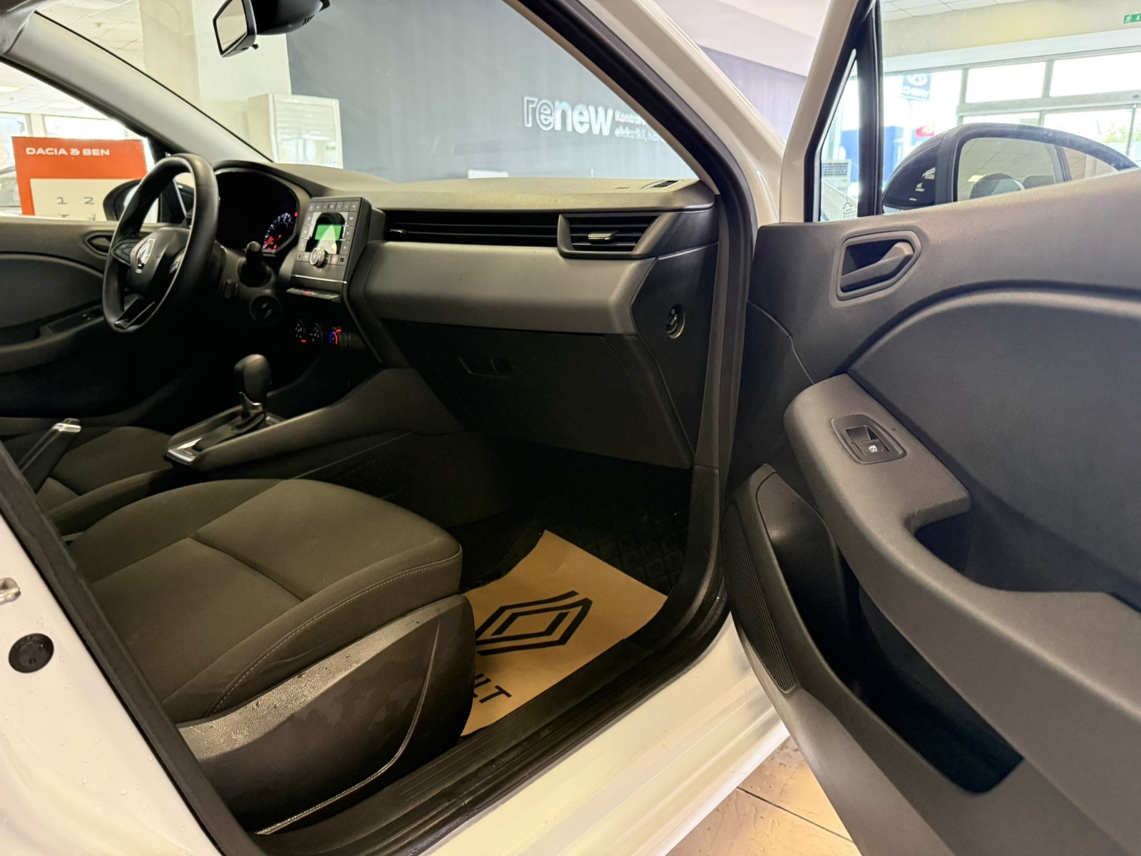 2023 Benzin Otomatik Renault Clio Beyaz Ermat Motorlu Araçlar ve Tarım Ürünleri Sanayi Ticaret A.Ş.