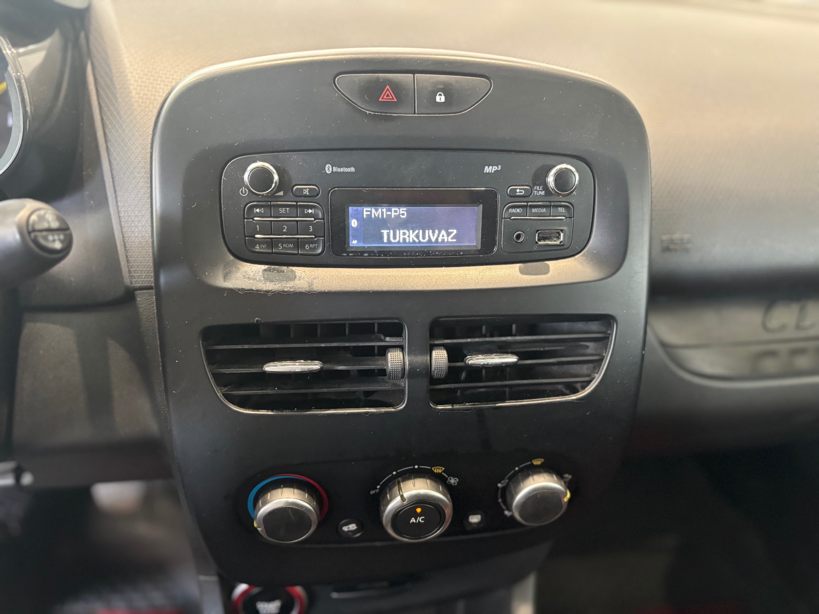 2015 Dizel Manuel Renault Clio Beyaz Ermat Motorlu Araçlar ve Tarım Ürünleri Sanayi Ticaret A.Ş.