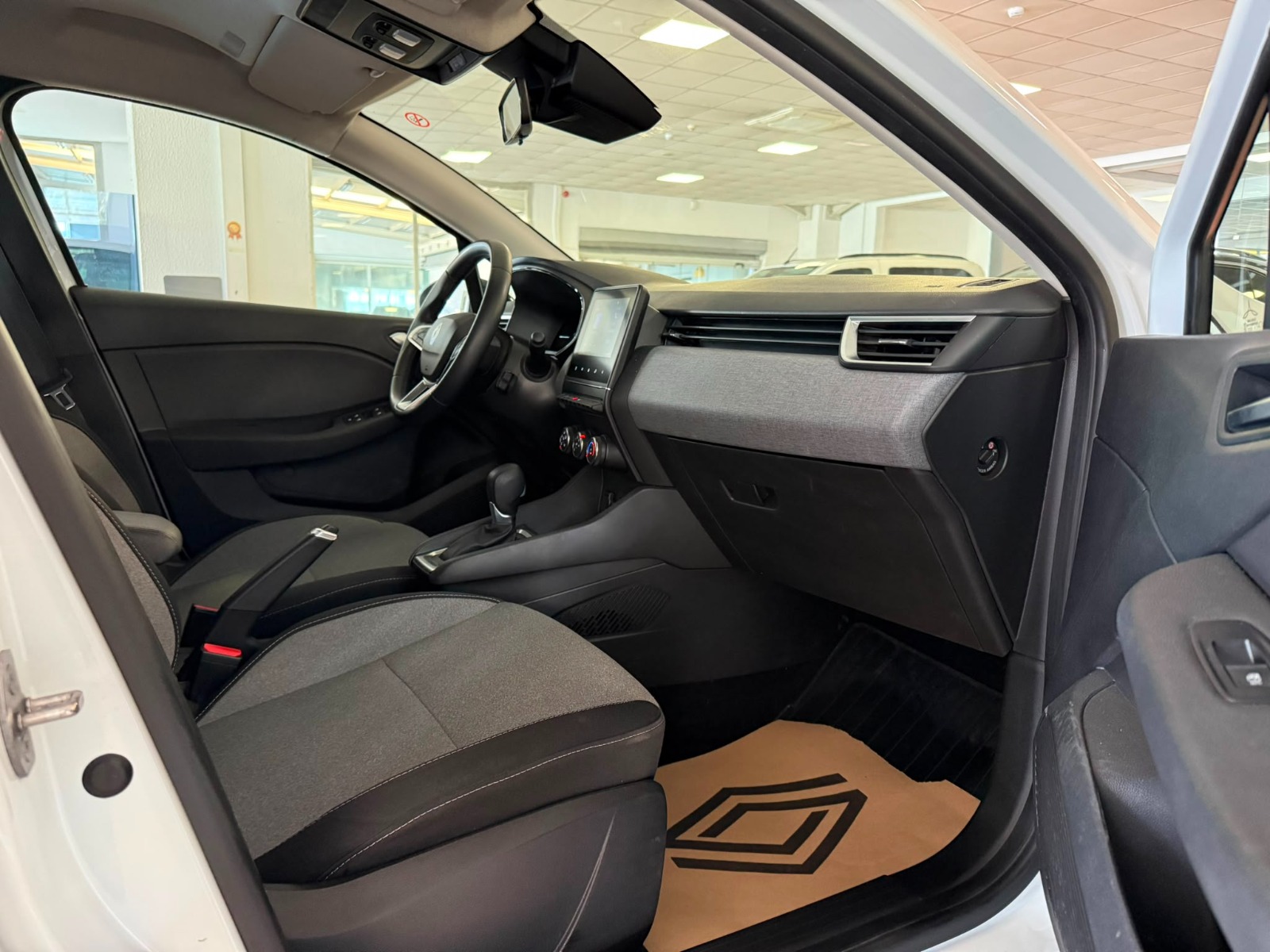 2025 Benzin Otomatik Renault Clio Beyaz Ermat Motorlu Araçlar ve Tarım Ürünleri Sanayi Ticaret A.Ş.