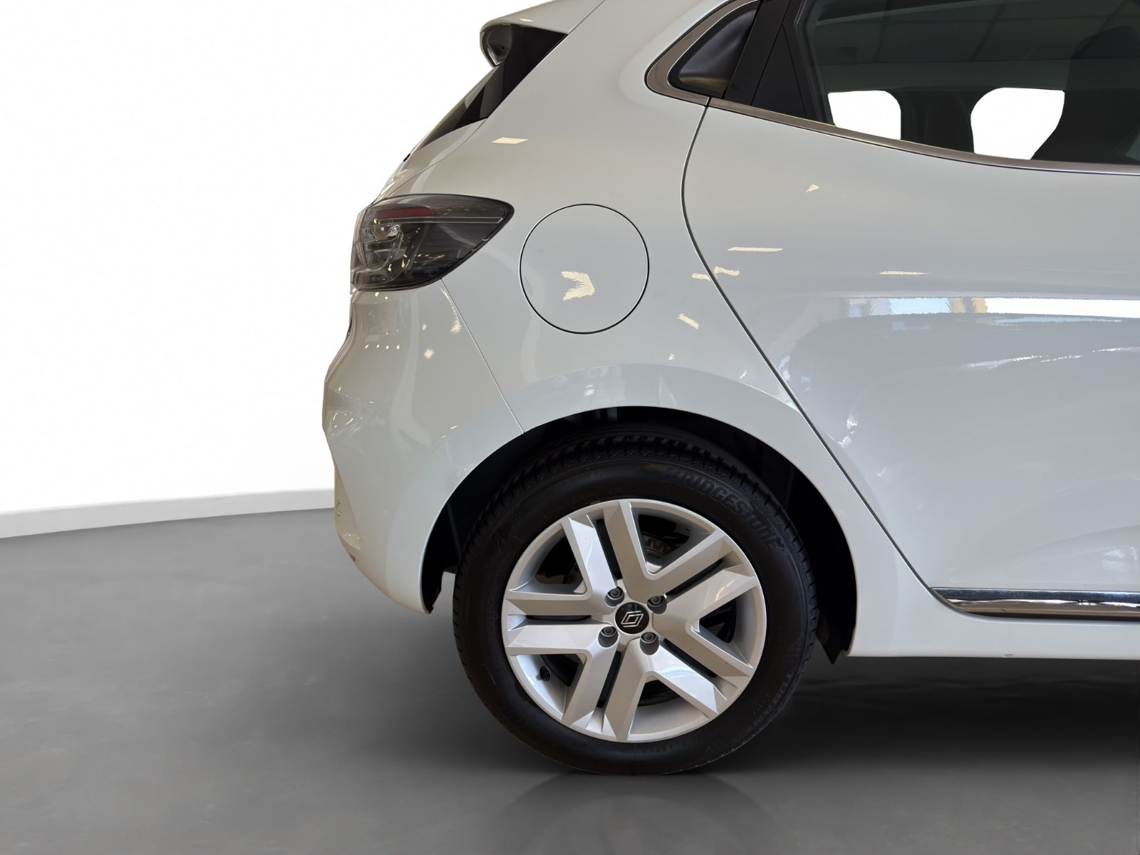 2025 Benzin Otomatik Renault Clio Beyaz Ermat Motorlu Araçlar ve Tarım Ürünleri Sanayi Ticaret A.Ş.