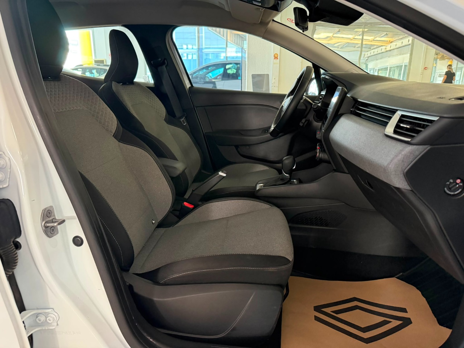 2025 Benzin Otomatik Renault Clio Beyaz Ermat Motorlu Araçlar ve Tarım Ürünleri Sanayi Ticaret A.Ş.