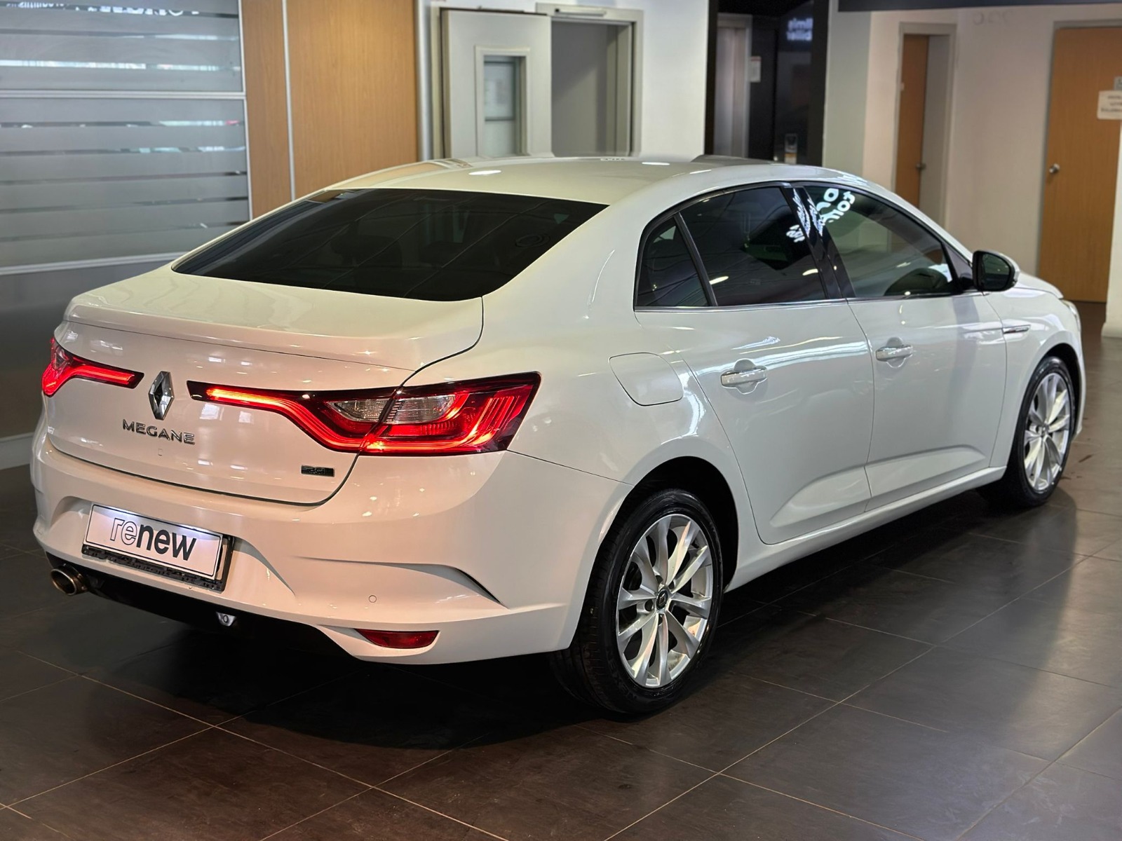 2017 Dizel Otomatik Renault Megane Beyaz Ermat Motorlu Araçlar ve Tarım Ürünleri Sanayi Ticaret A.Ş.