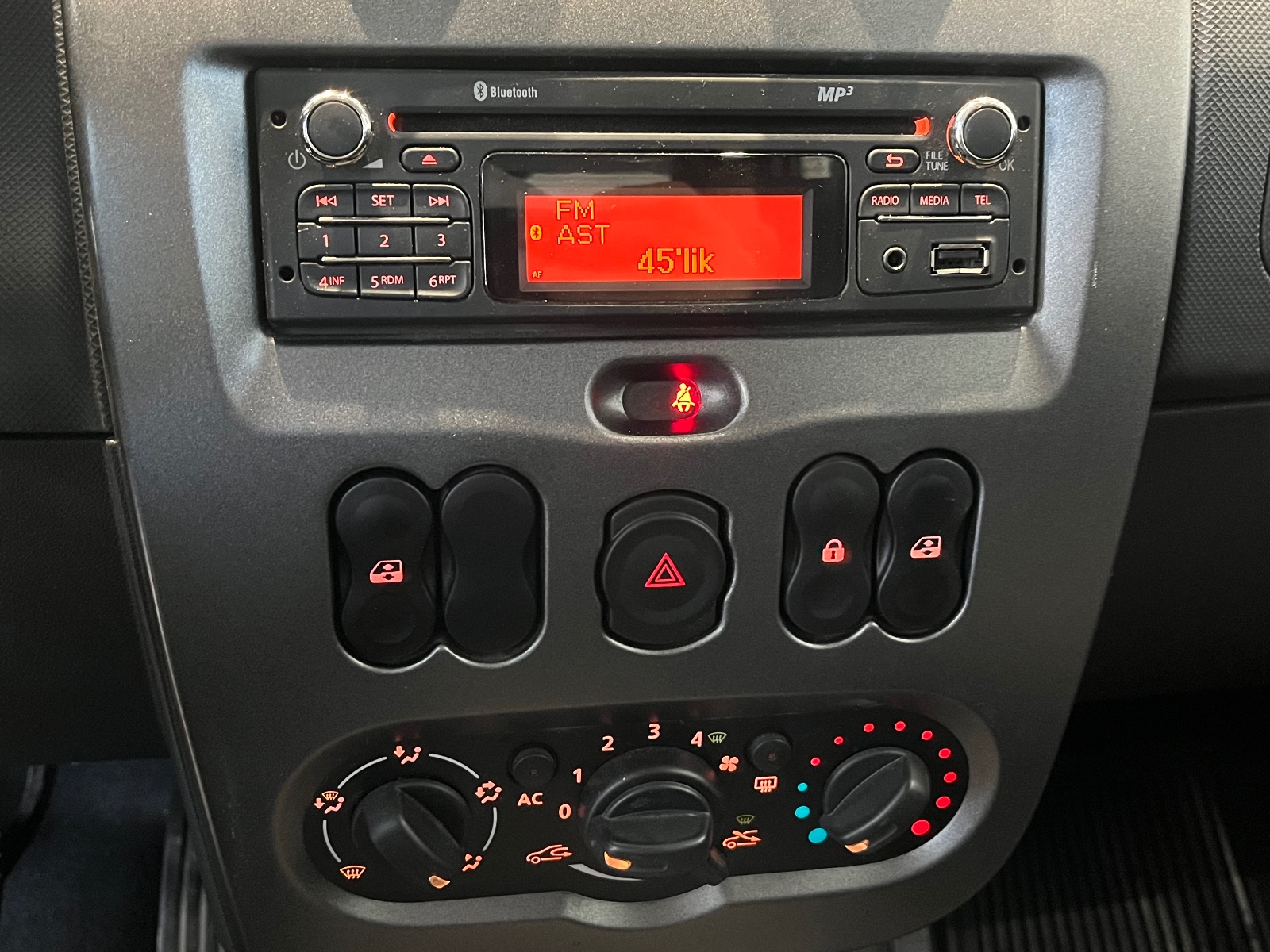 2013 Dizel Manuel Dacia Duster Beyaz Ermat Motorlu Araçlar ve Tarım Ürünleri Sanayi Ticaret A.Ş.