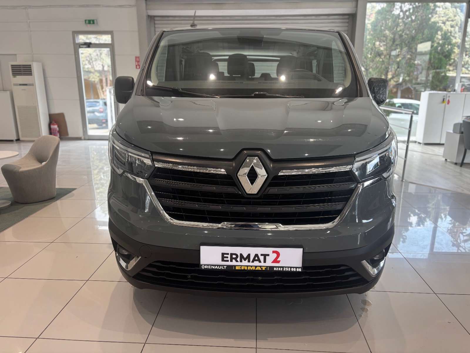 2023 Dizel Otomatik Renault Trafic Combi Gri Ermat Motorlu Araçlar ve Tarım Ürünleri Sanayi Ticaret A.Ş.
