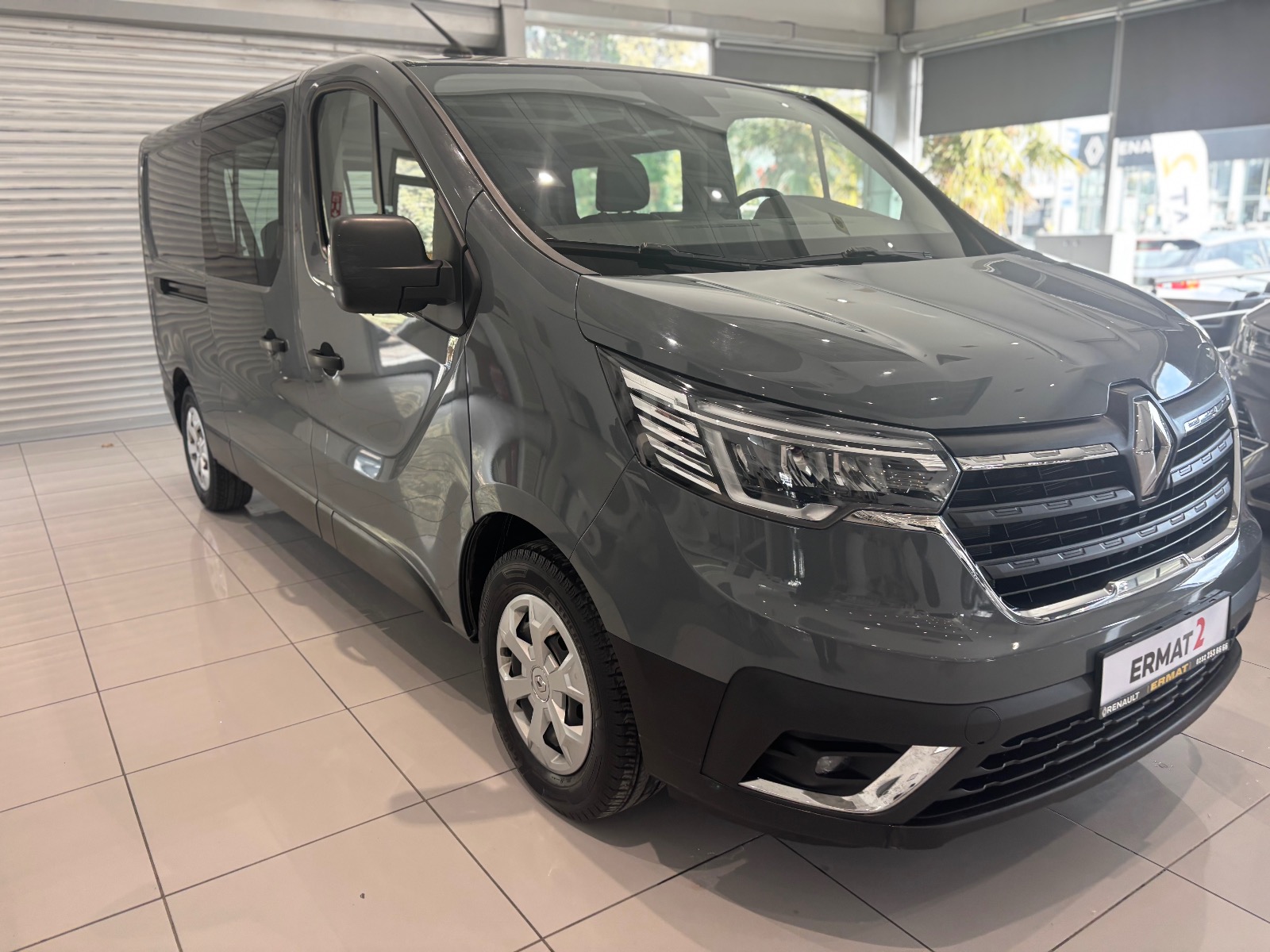 2023 Dizel Otomatik Renault Trafic Combi Gri Ermat Motorlu Araçlar ve Tarım Ürünleri Sanayi Ticaret A.Ş.