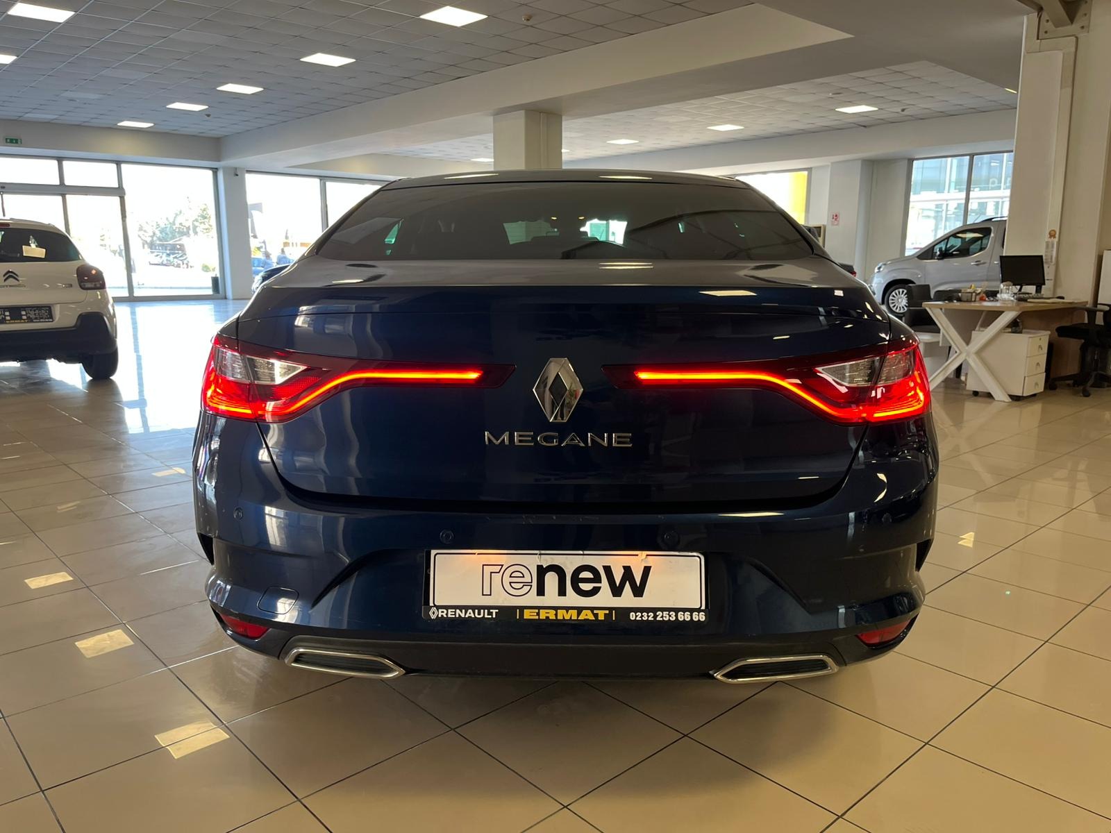 2022 Benzin Otomatik Renault Megane Mavi Ermat Motorlu Araçlar ve Tarım Ürünleri Sanayi Ticaret A.Ş.