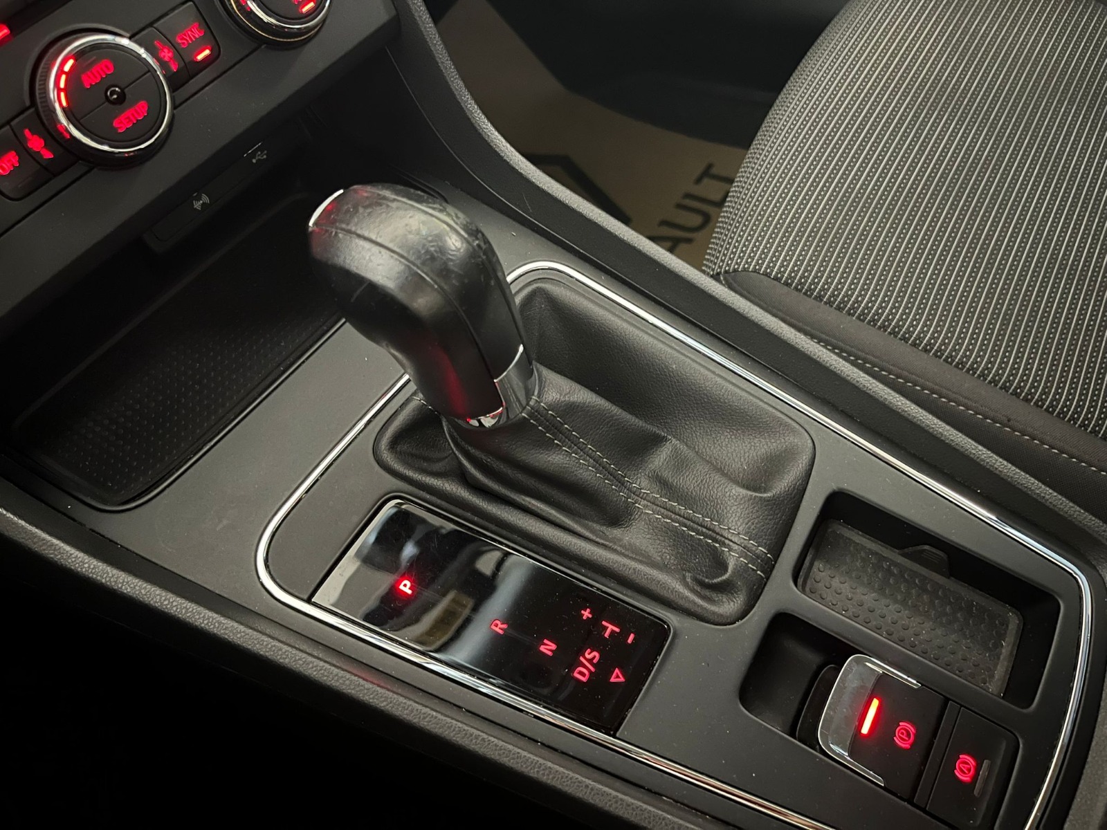 2018 Benzin Otomatik Seat Leon Mor Ermat Motorlu Araçlar ve Tarım Ürünleri Sanayi Ticaret A.Ş.