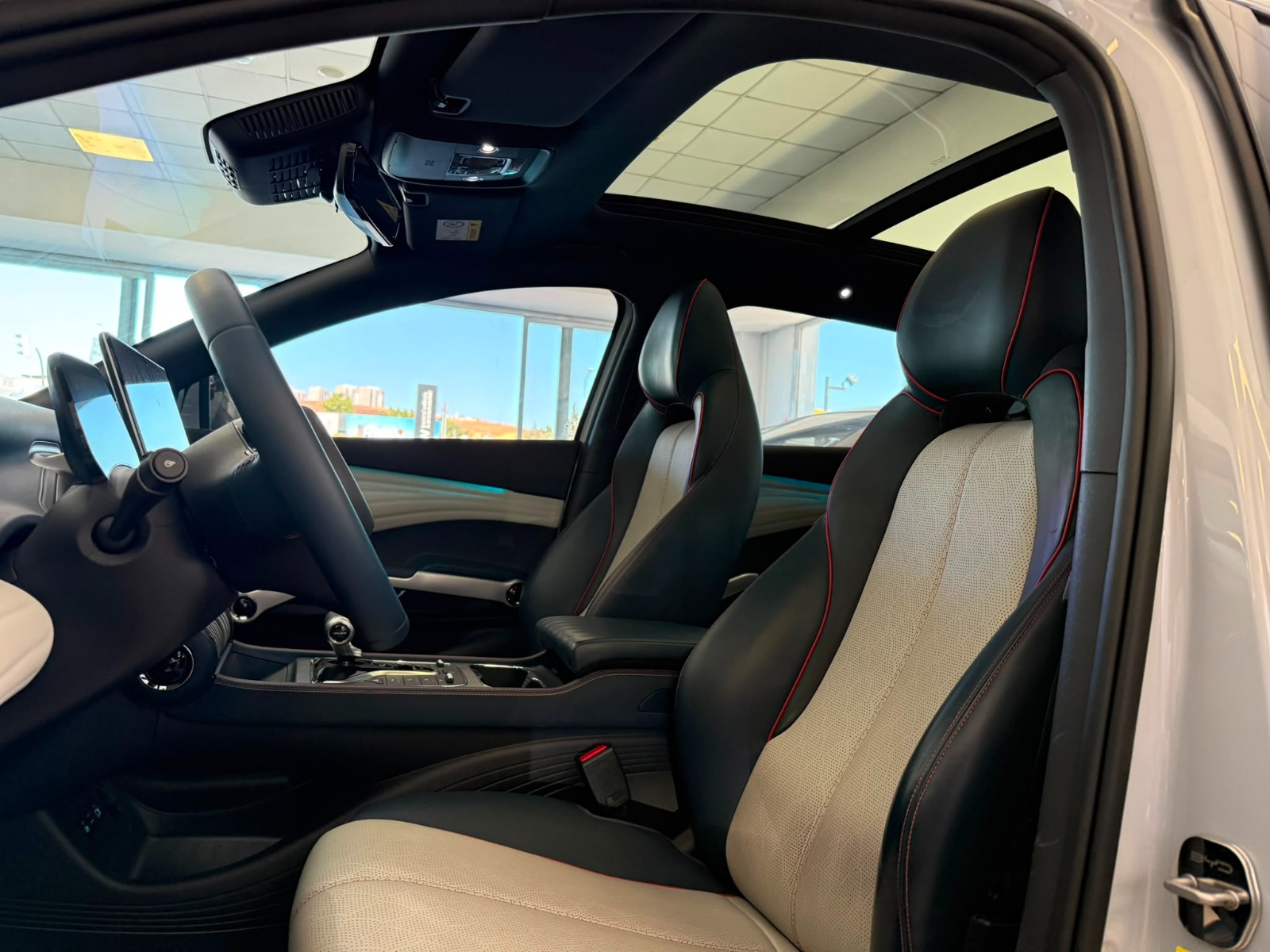 2023 Elektrik Otomatik BYD Atto 3 Beyaz Ermat Motorlu Araçlar ve Tarım Ürünleri Sanayi Ticaret A.Ş.