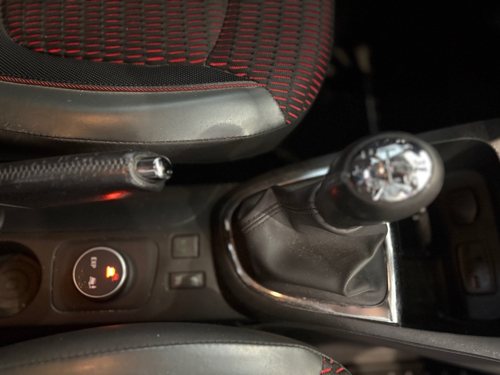 2015 Dizel Manuel Renault Captur Kırmızı Ermat Motorlu Araçlar ve Tarım Ürünleri Sanayi Ticaret A.Ş.