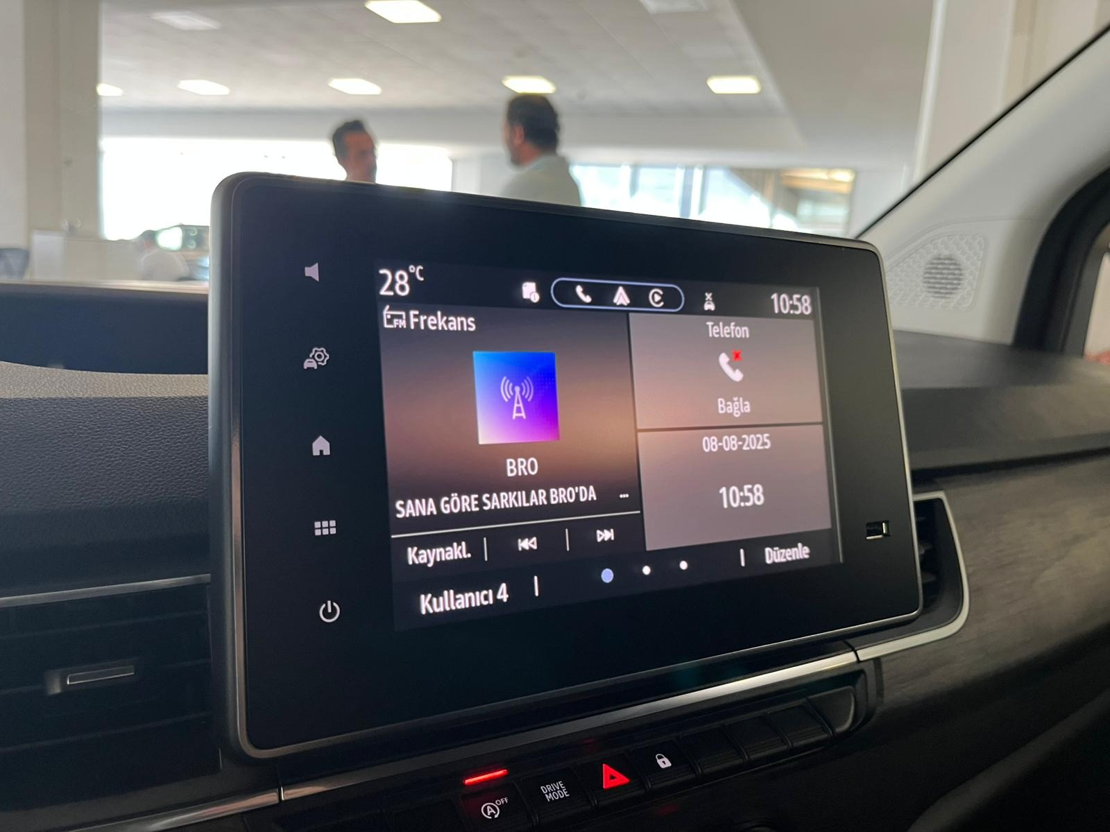 2024 Benzin Otomatik Renault Kangoo Multix Kahverengi Ermat Motorlu Araçlar ve Tarım Ürünleri Sanayi Ticaret A.Ş.