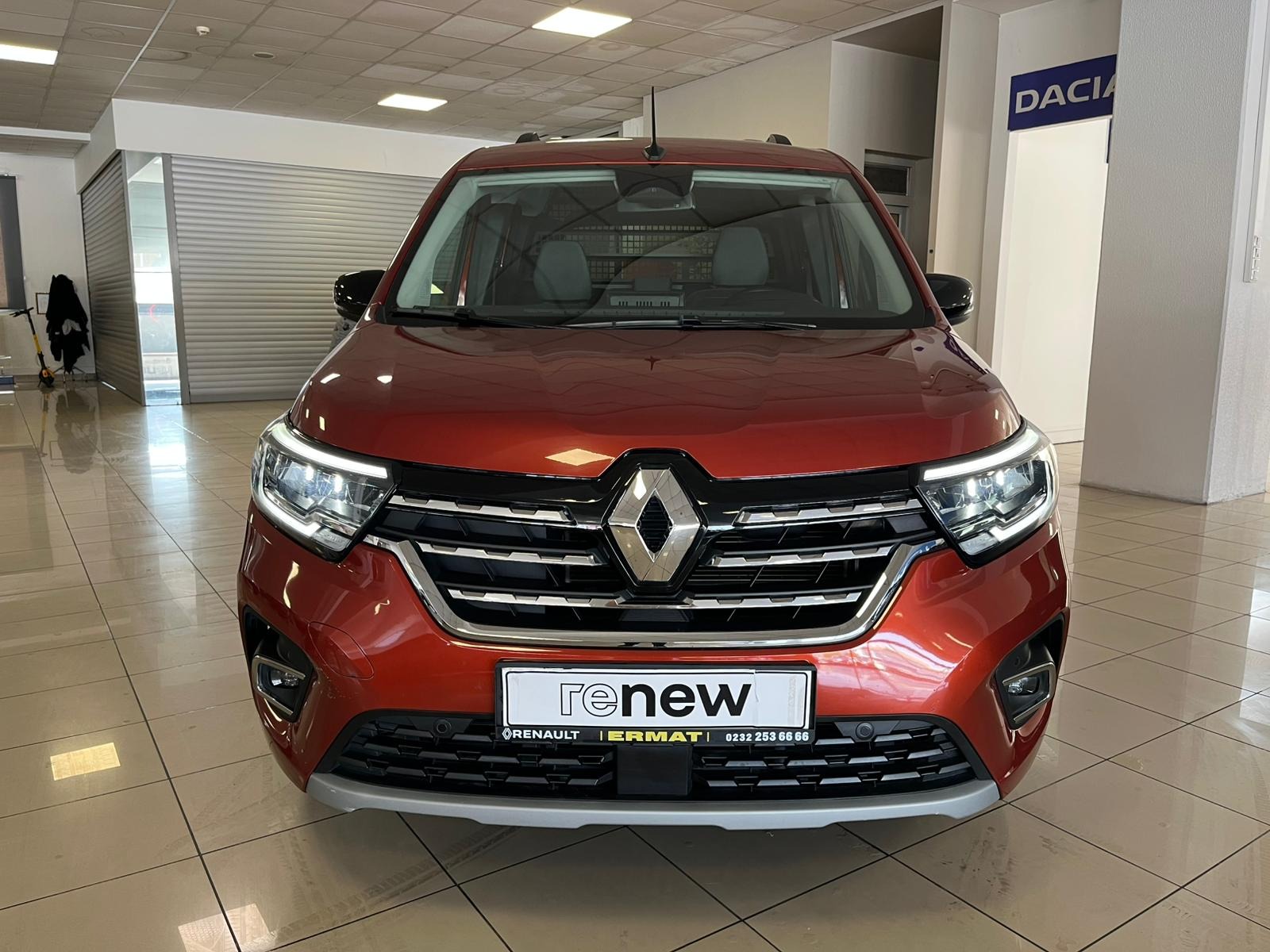 2024 Benzin Otomatik Renault Kangoo Multix Kahverengi Ermat Motorlu Araçlar ve Tarım Ürünleri Sanayi Ticaret A.Ş.
