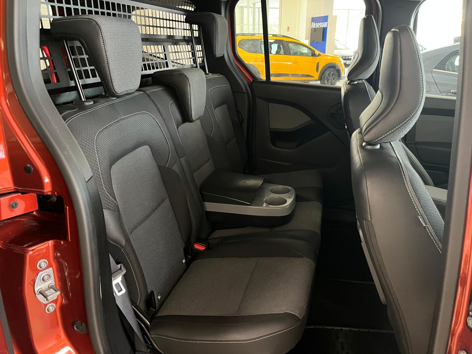 2024 Benzin Otomatik Renault Kangoo Multix Kahverengi Ermat Motorlu Araçlar ve Tarım Ürünleri Sanayi Ticaret A.Ş.
