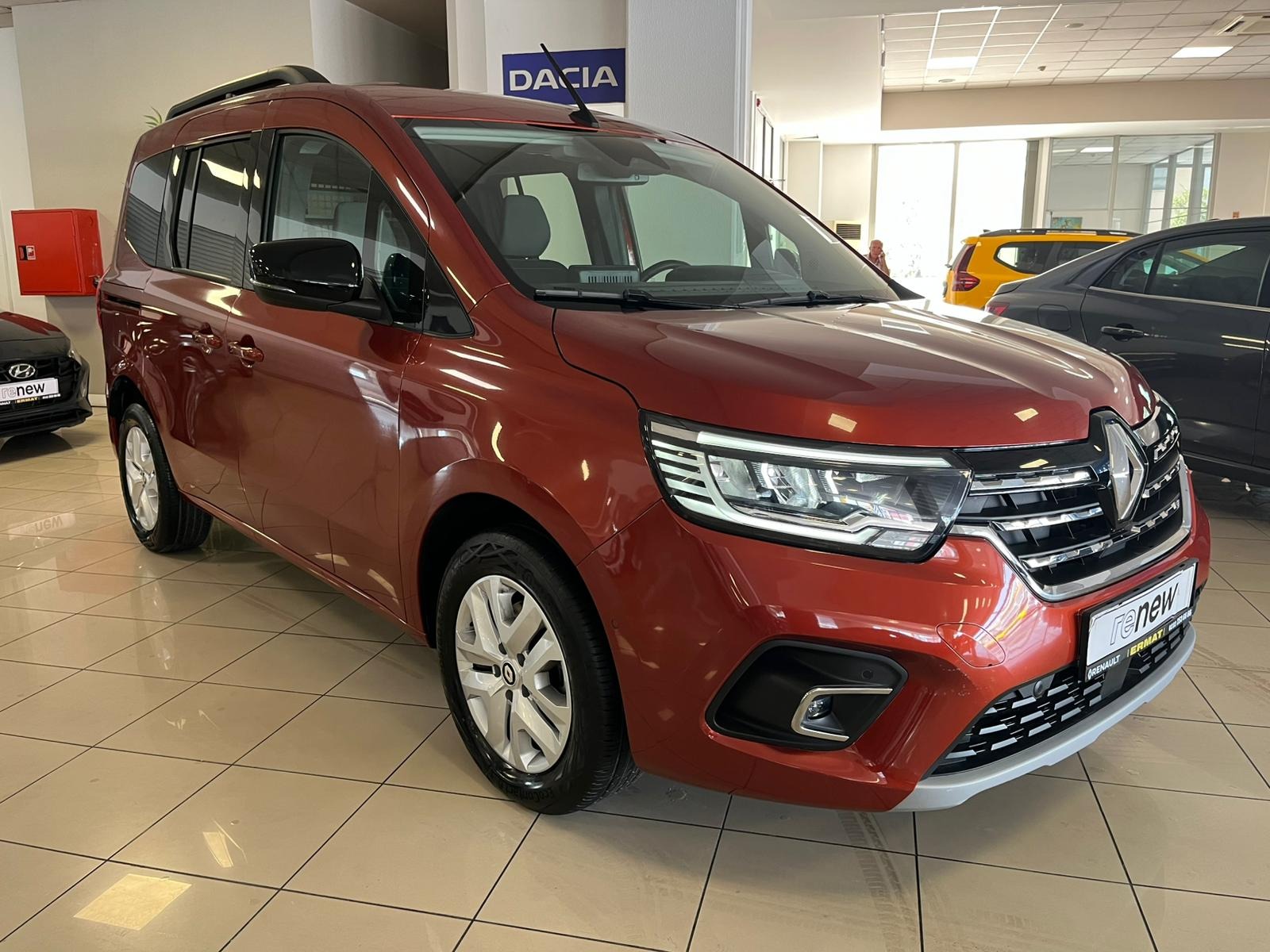 2024 Benzin Otomatik Renault Kangoo Multix Kahverengi Ermat Motorlu Araçlar ve Tarım Ürünleri Sanayi Ticaret A.Ş.