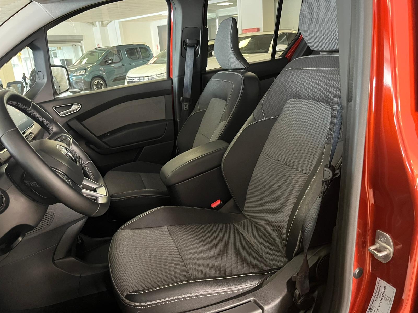 2024 Benzin Otomatik Renault Kangoo Multix Kahverengi Ermat Motorlu Araçlar ve Tarım Ürünleri Sanayi Ticaret A.Ş.