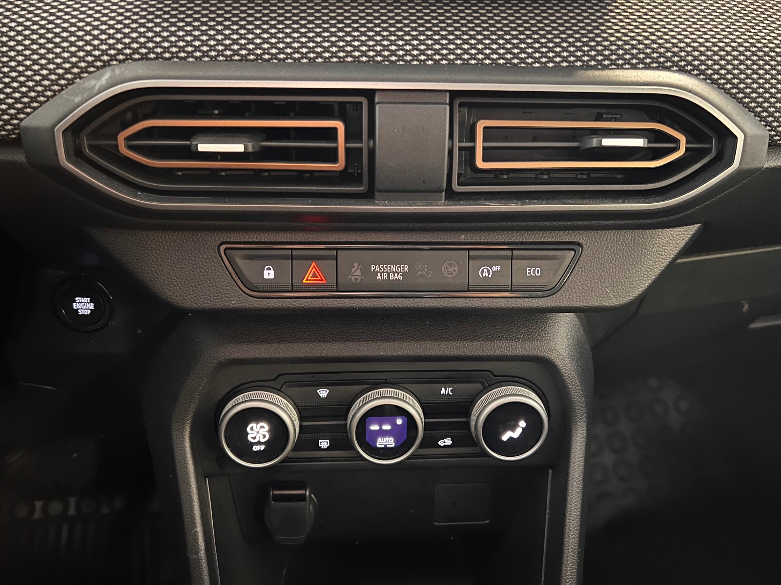 2024 Benzin Otomatik Dacia Sandero Bej Ermat Motorlu Araçlar ve Tarım Ürünleri Sanayi Ticaret A.Ş.