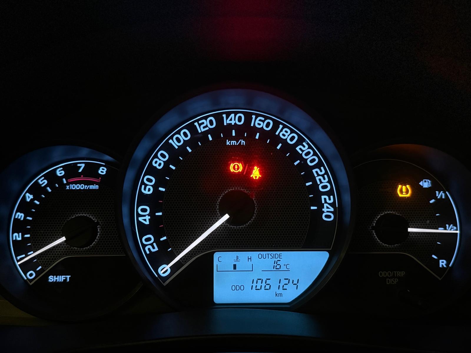 2013 Benzin Manuel Toyota Corolla Gümüş Gri Ermat Motorlu Araçlar ve Tarım Ürünleri Sanayi Ticaret A.Ş.