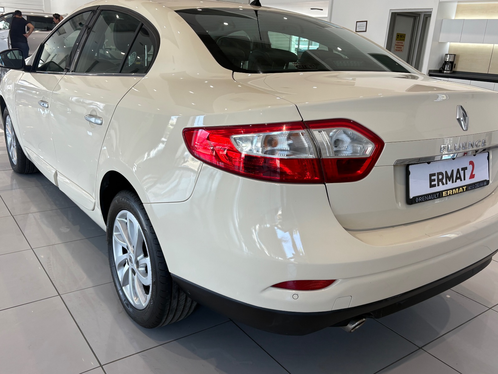 2013 Benzin Otomatik Renault Fluence Bej Ermat Motorlu Araçlar ve Tarım Ürünleri Sanayi Ticaret A.Ş.
