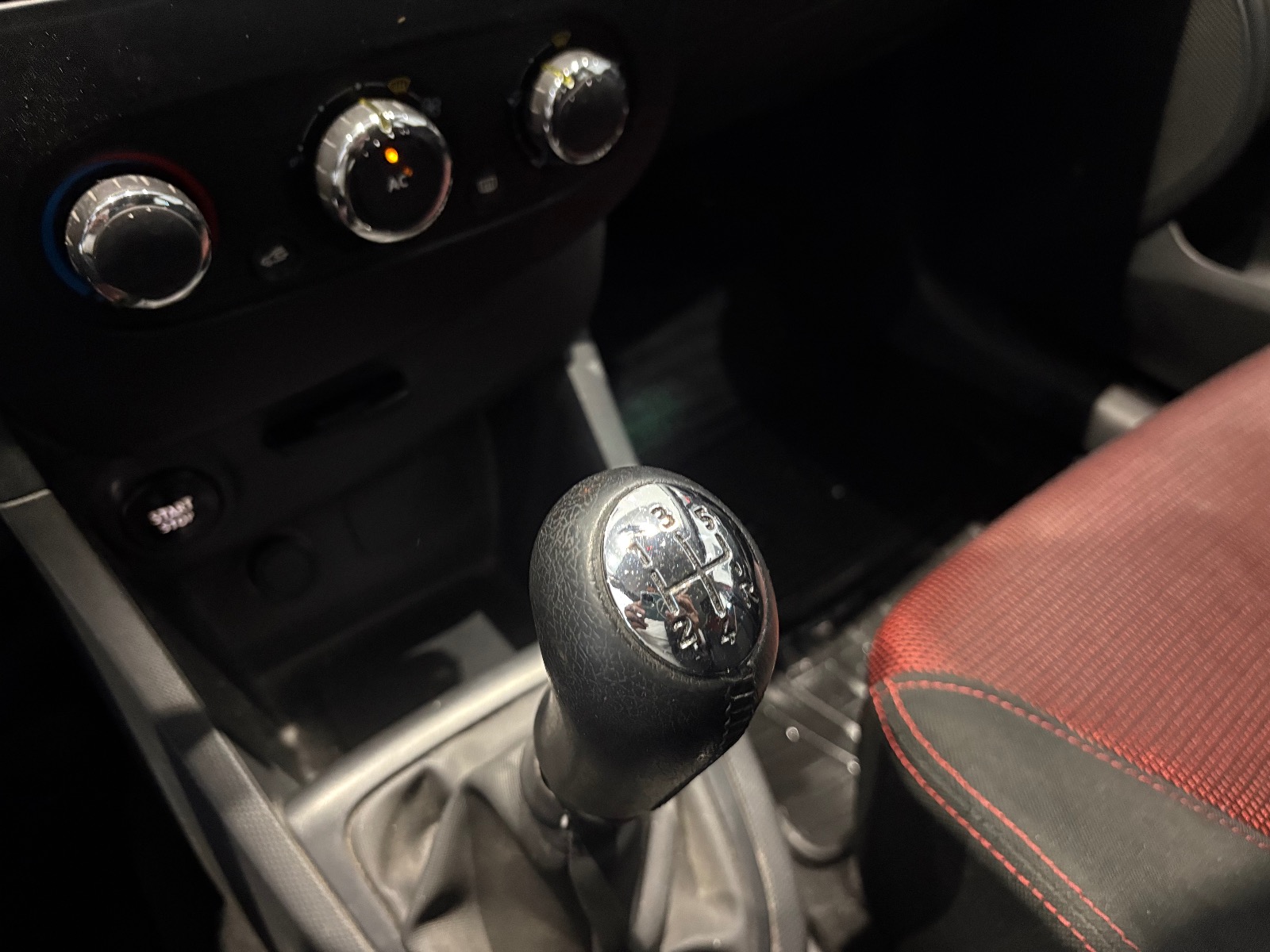 2012 Benzin Manuel Renault Clio Kırmızı Ermat Motorlu Araçlar ve Tarım Ürünleri Sanayi Ticaret A.Ş.