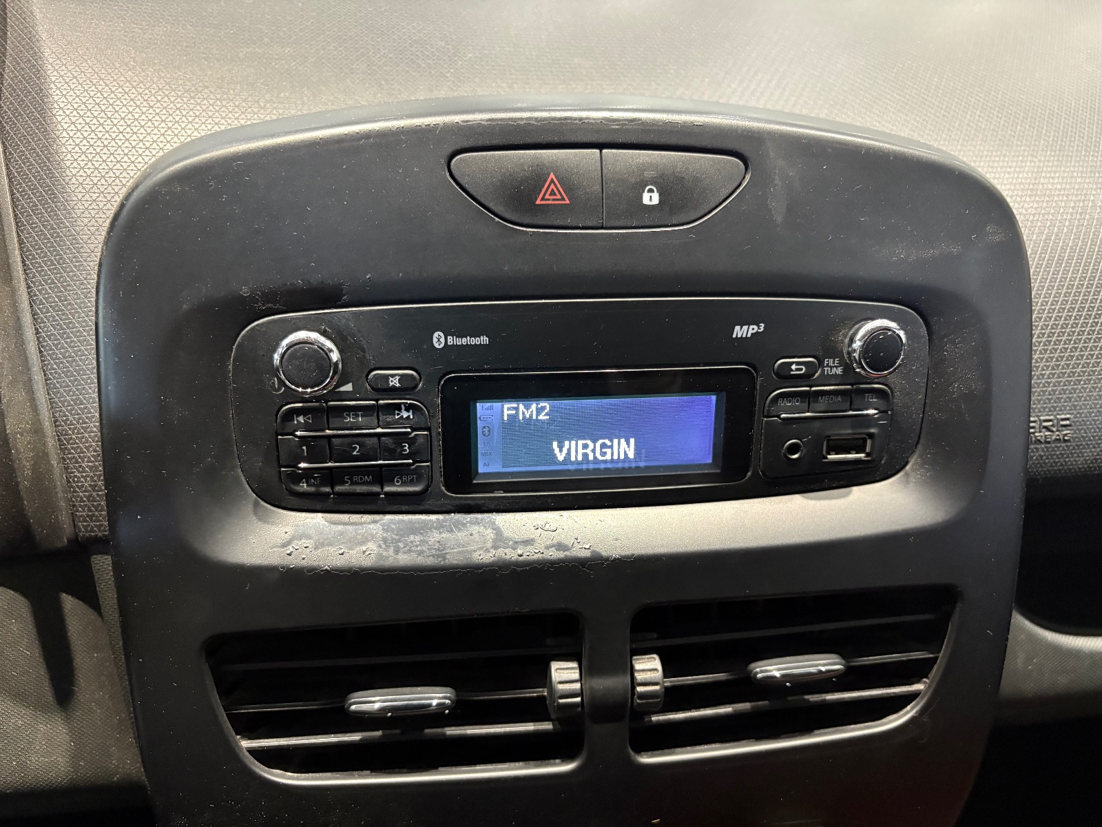 2012 Benzin Manuel Renault Clio Kırmızı Ermat Motorlu Araçlar ve Tarım Ürünleri Sanayi Ticaret A.Ş.
