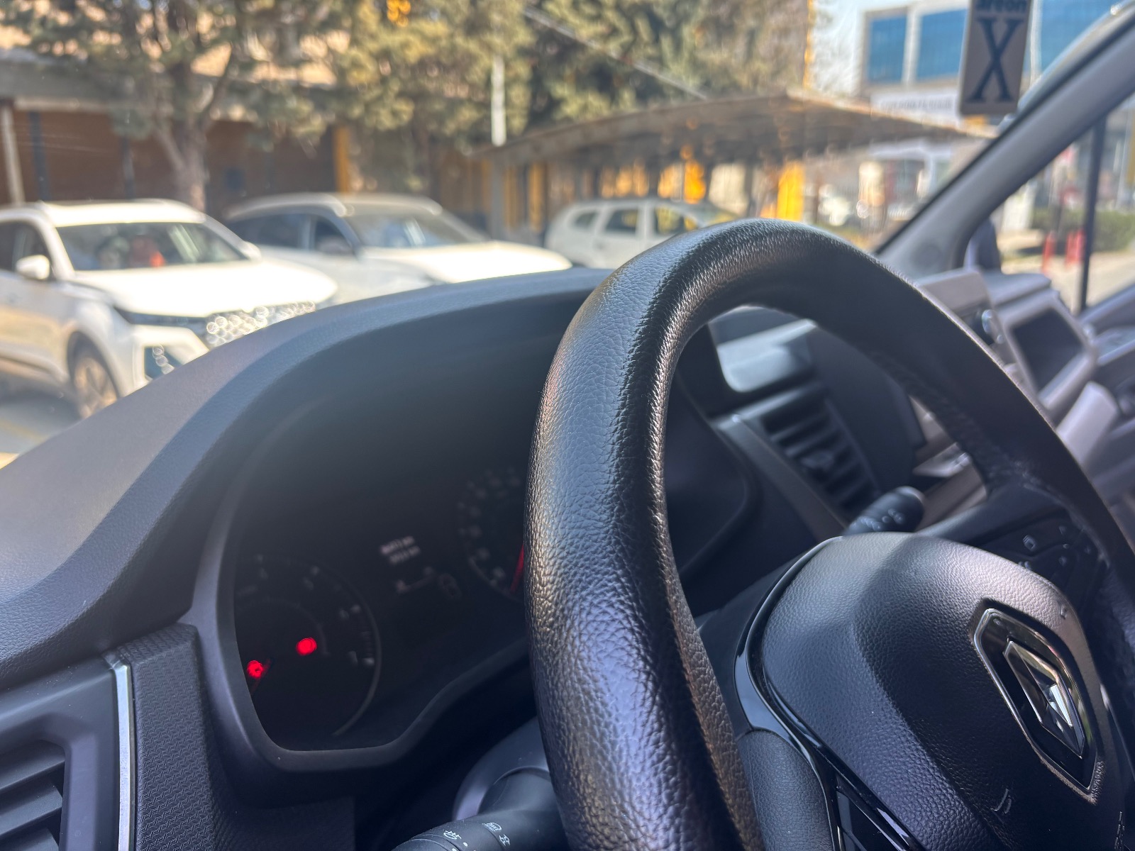 2023 Dizel Otomatik Renault Trafic Beyaz Ermat Motorlu Araçlar ve Tarım Ürünleri Sanayi Ticaret A.Ş.