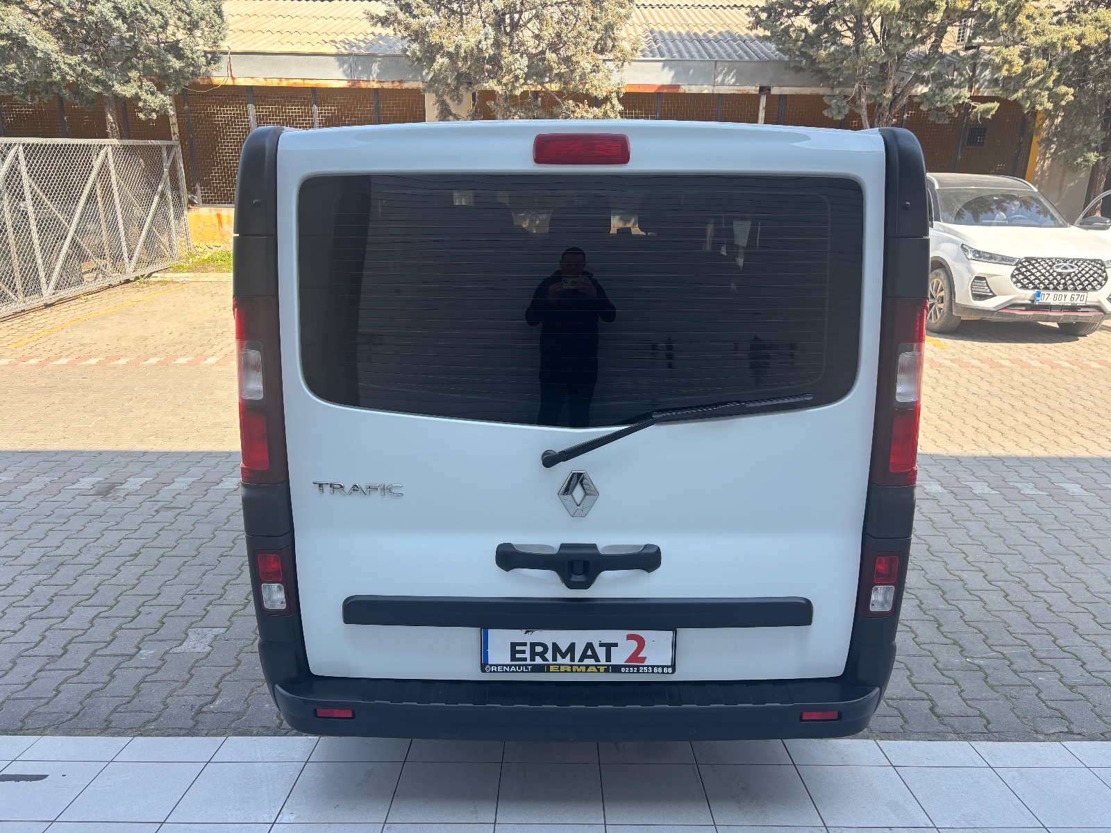 2023 Dizel Otomatik Renault Trafic Beyaz Ermat Motorlu Araçlar ve Tarım Ürünleri Sanayi Ticaret A.Ş.