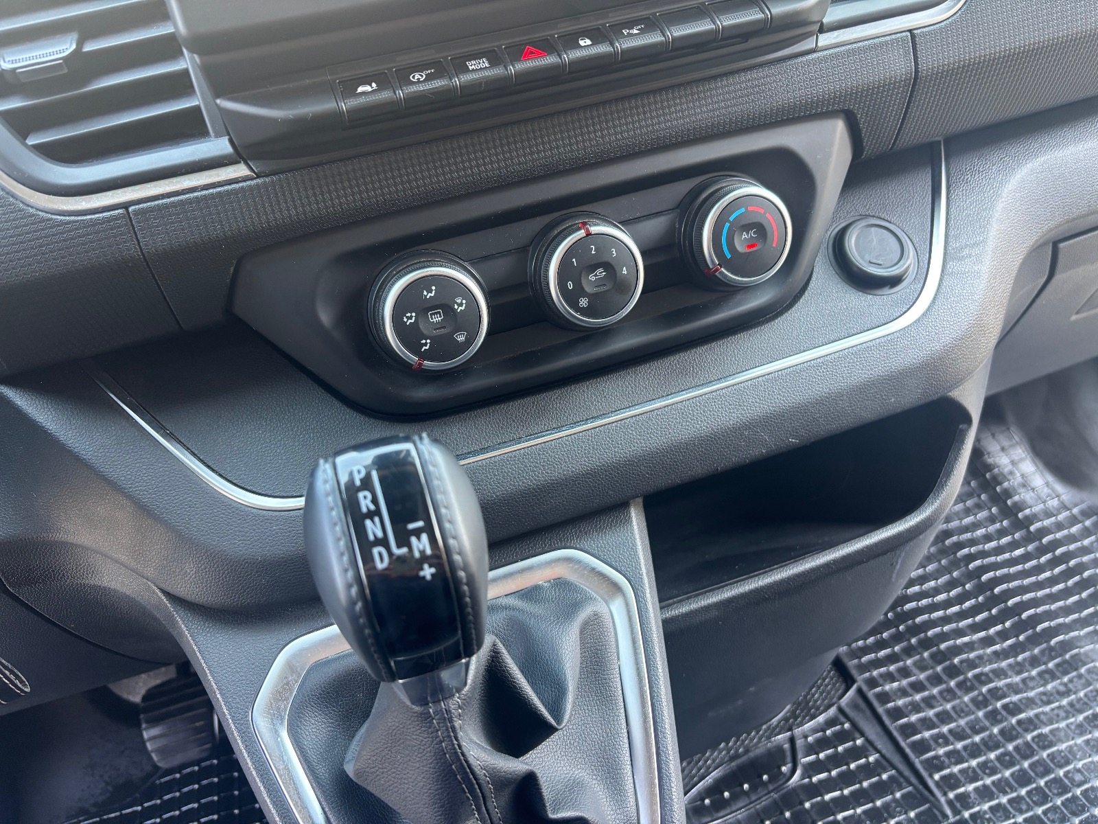 2023 Dizel Otomatik Renault Trafic Beyaz Ermat Motorlu Araçlar ve Tarım Ürünleri Sanayi Ticaret A.Ş.