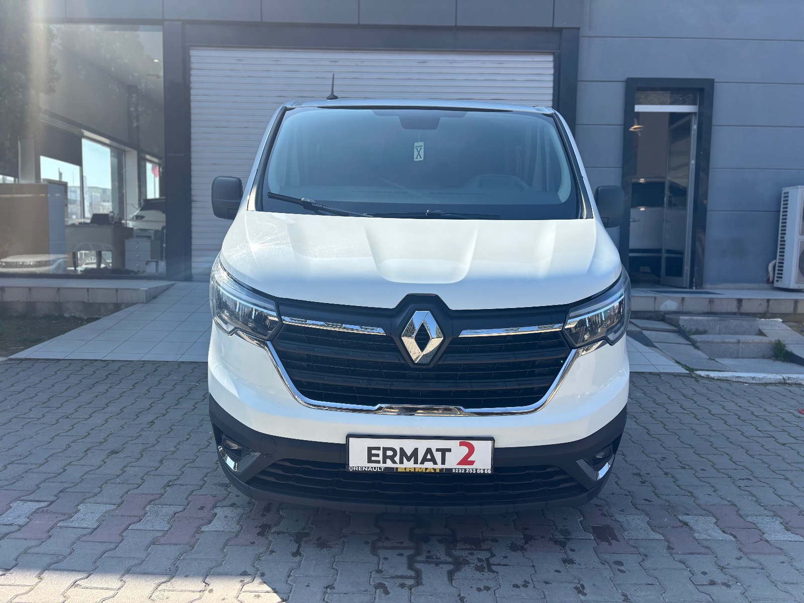 2023 Dizel Otomatik Renault Trafic Beyaz Ermat Motorlu Araçlar ve Tarım Ürünleri Sanayi Ticaret A.Ş.