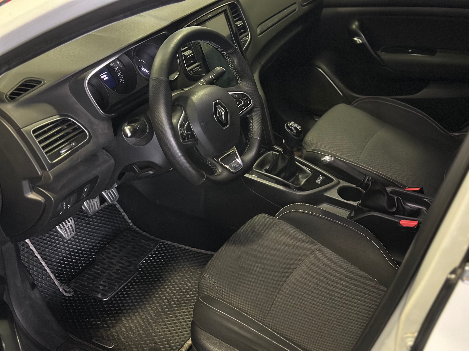 2017 Dizel Manuel Renault Megane Beyaz Ermat Motorlu Araçlar ve Tarım Ürünleri Sanayi Ticaret A.Ş.