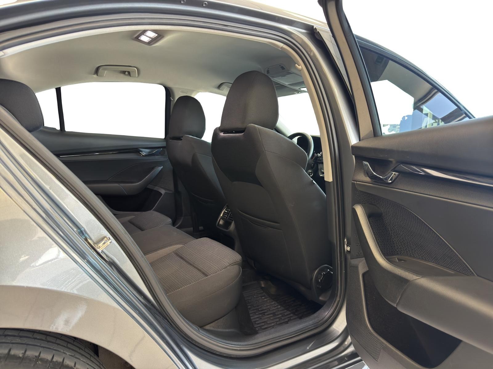 2023 Hybrid Otomatik Skoda Octavia Gri Ermat Motorlu Araçlar ve Tarım Ürünleri Sanayi Ticaret A.Ş.