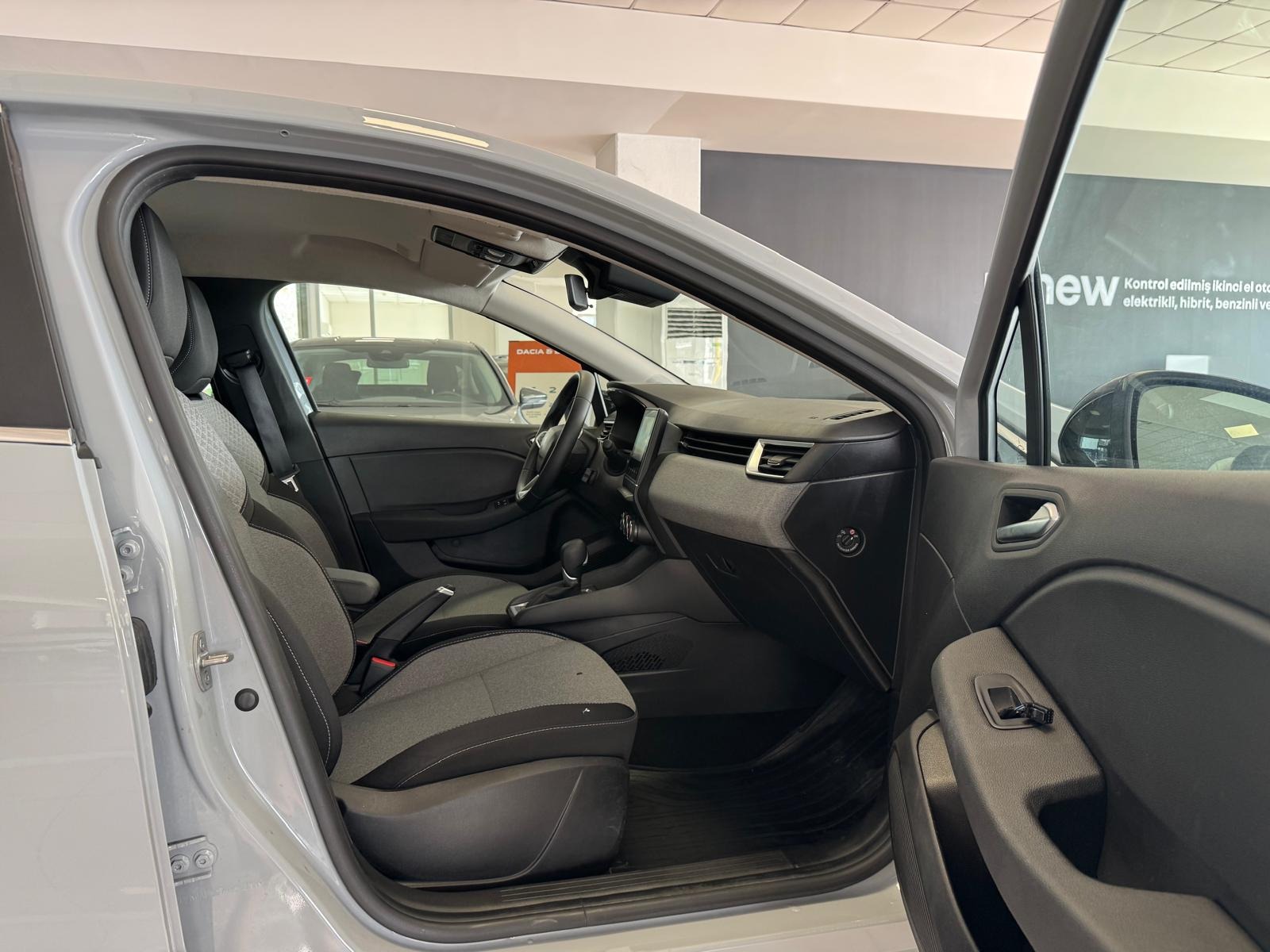 2025 Benzin Otomatik Renault Clio Gri Ermat Motorlu Araçlar ve Tarım Ürünleri Sanayi Ticaret A.Ş.