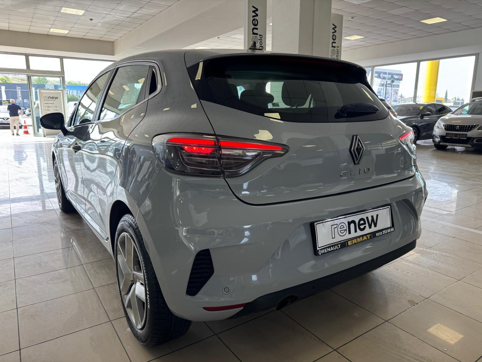 2025 Benzin Otomatik Renault Clio Gri Ermat Motorlu Araçlar ve Tarım Ürünleri Sanayi Ticaret A.Ş.
