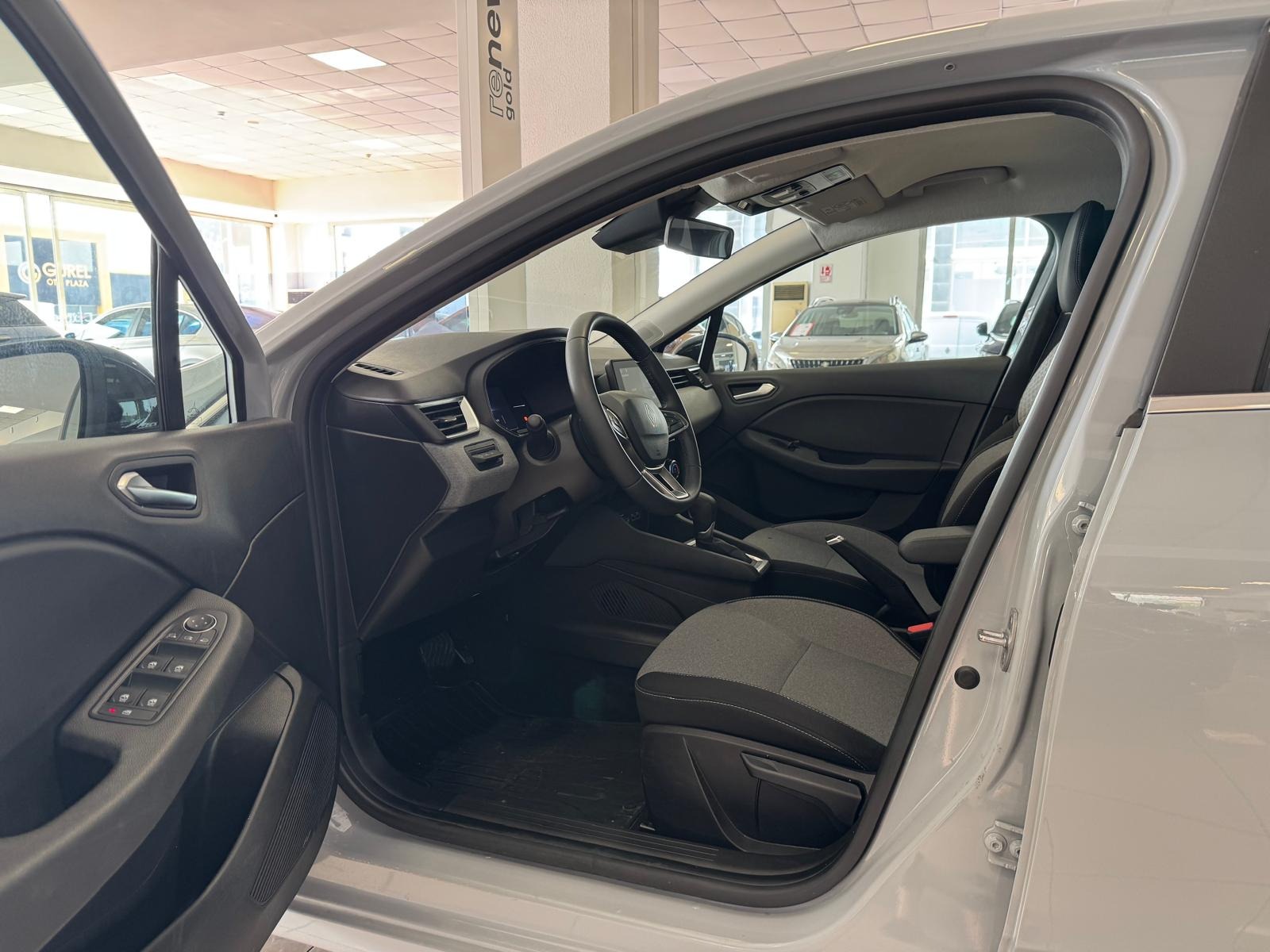 2025 Benzin Otomatik Renault Clio Gri Ermat Motorlu Araçlar ve Tarım Ürünleri Sanayi Ticaret A.Ş.