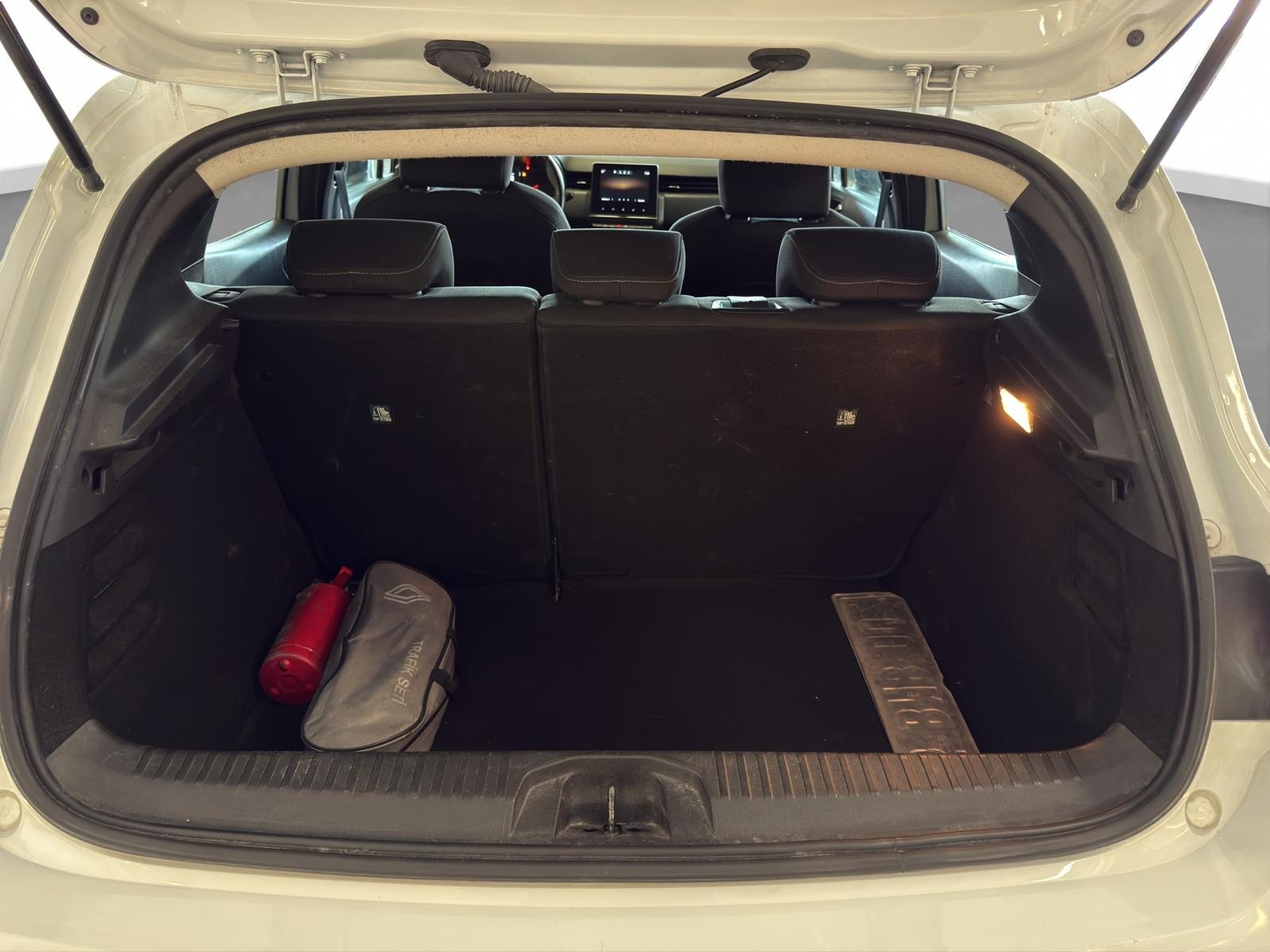 2023 Benzin Manuel Renault Clio Beyaz Ermat Motorlu Araçlar ve Tarım Ürünleri Sanayi Ticaret A.Ş.