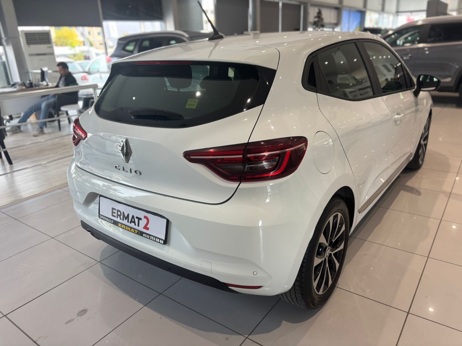 2023 Benzin Manuel Renault Clio Beyaz Ermat Motorlu Araçlar ve Tarım Ürünleri Sanayi Ticaret A.Ş.