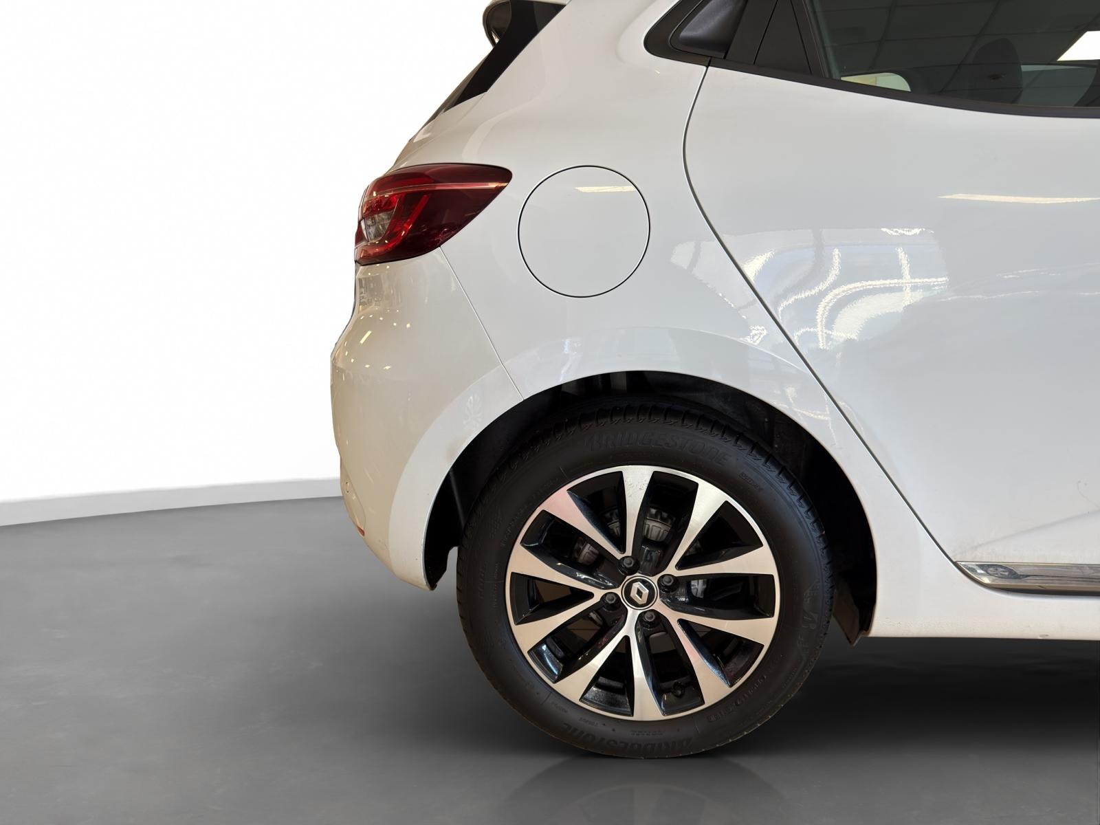 2023 Benzin Manuel Renault Clio Beyaz Ermat Motorlu Araçlar ve Tarım Ürünleri Sanayi Ticaret A.Ş.