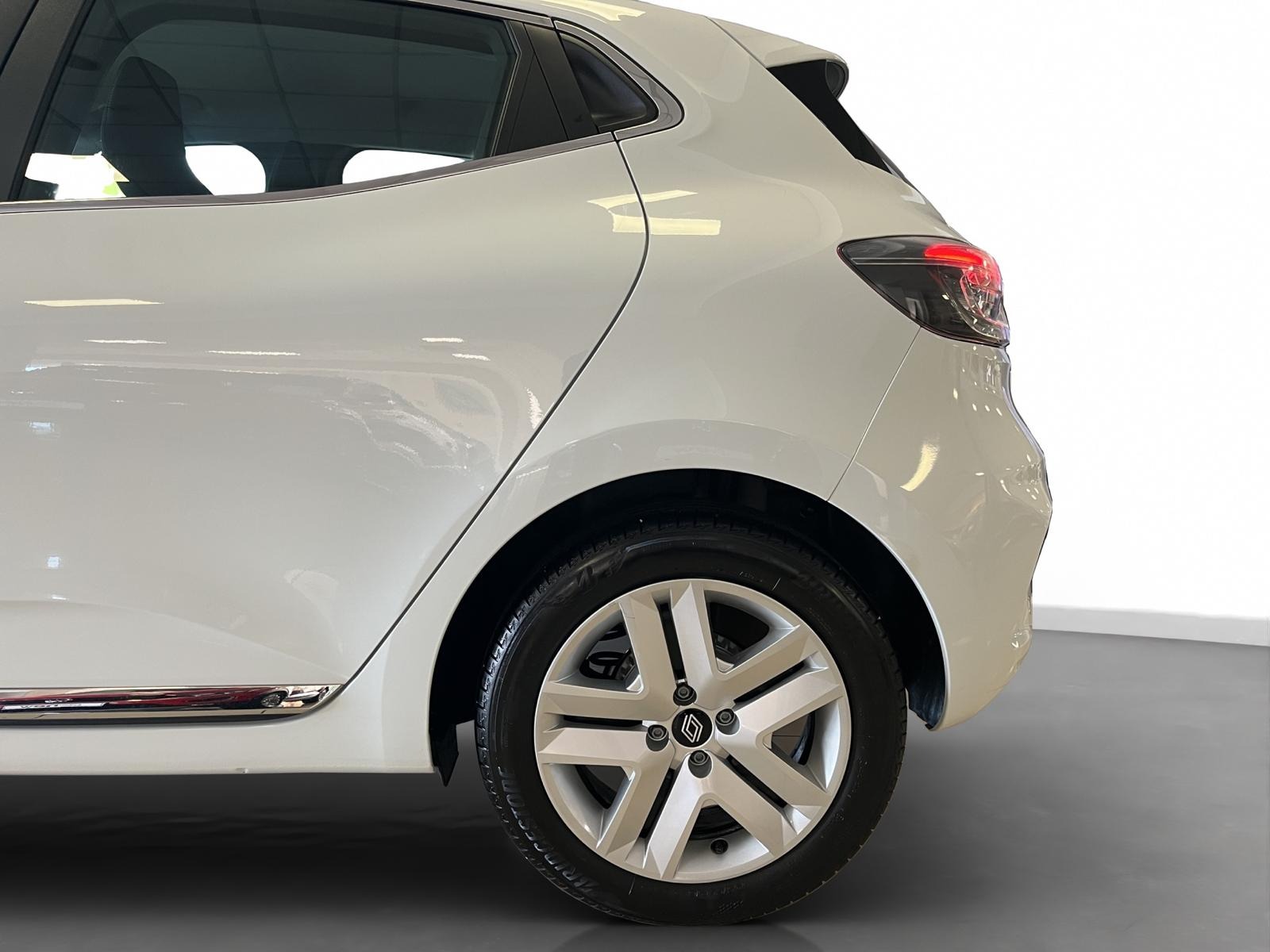 2025 Benzin Otomatik Renault Clio Beyaz Ermat Motorlu Araçlar ve Tarım Ürünleri Sanayi Ticaret A.Ş.