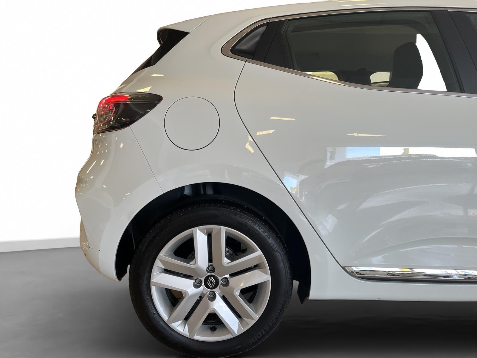 2025 Benzin Otomatik Renault Clio Beyaz Ermat Motorlu Araçlar ve Tarım Ürünleri Sanayi Ticaret A.Ş.