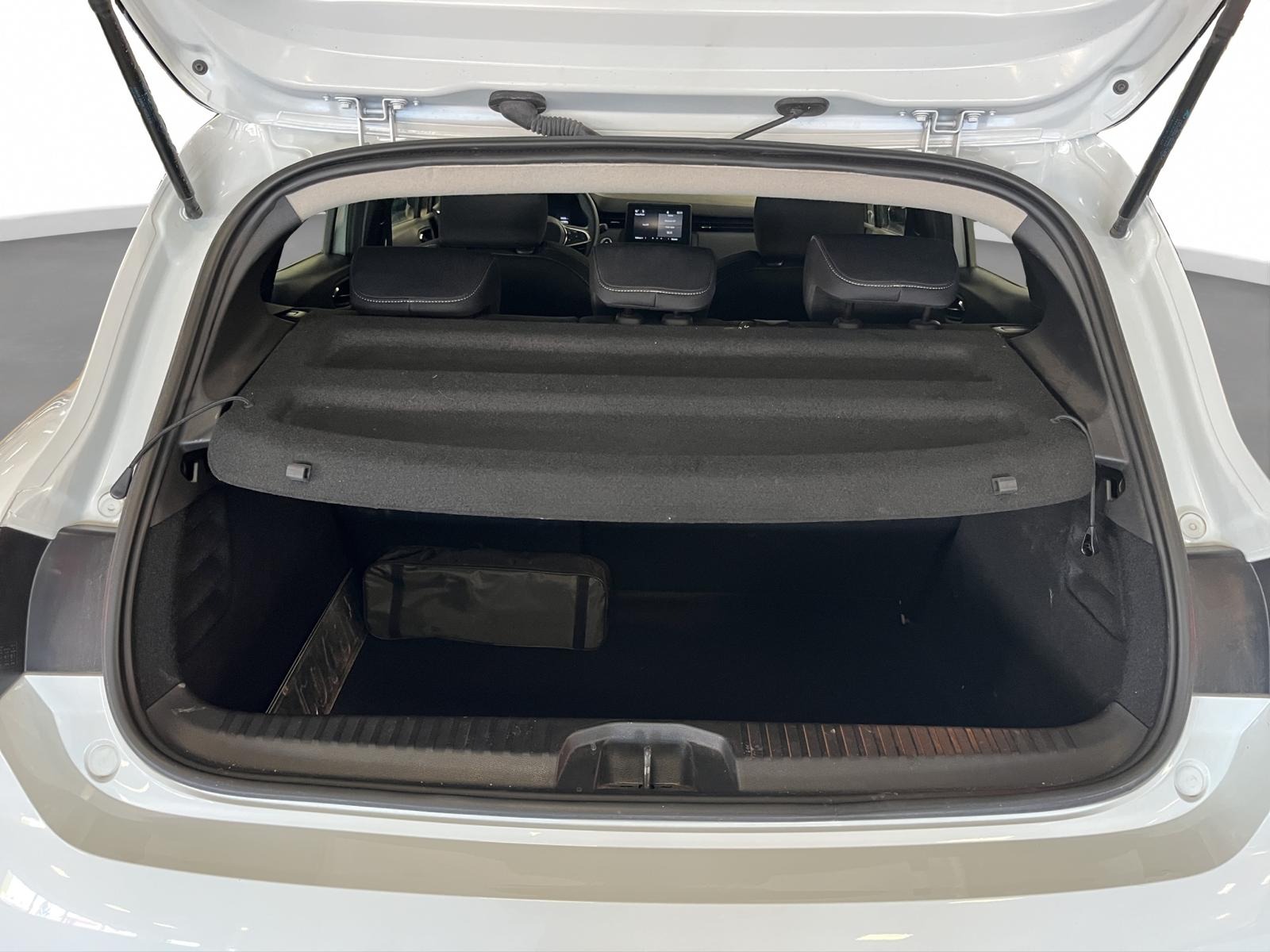 2025 Benzin Otomatik Renault Clio Beyaz Ermat Motorlu Araçlar ve Tarım Ürünleri Sanayi Ticaret A.Ş.