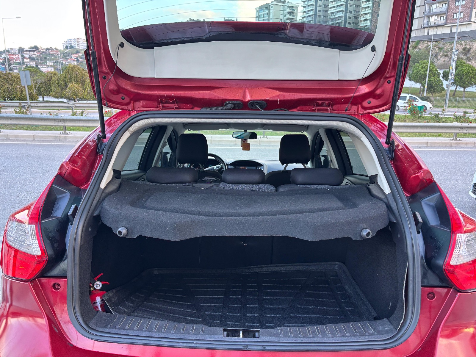 2012 Dizel Manuel Ford Focus Kırmızı Ermat Motorlu Araçlar ve Tarım Ürünleri Sanayi Ticaret A.Ş.