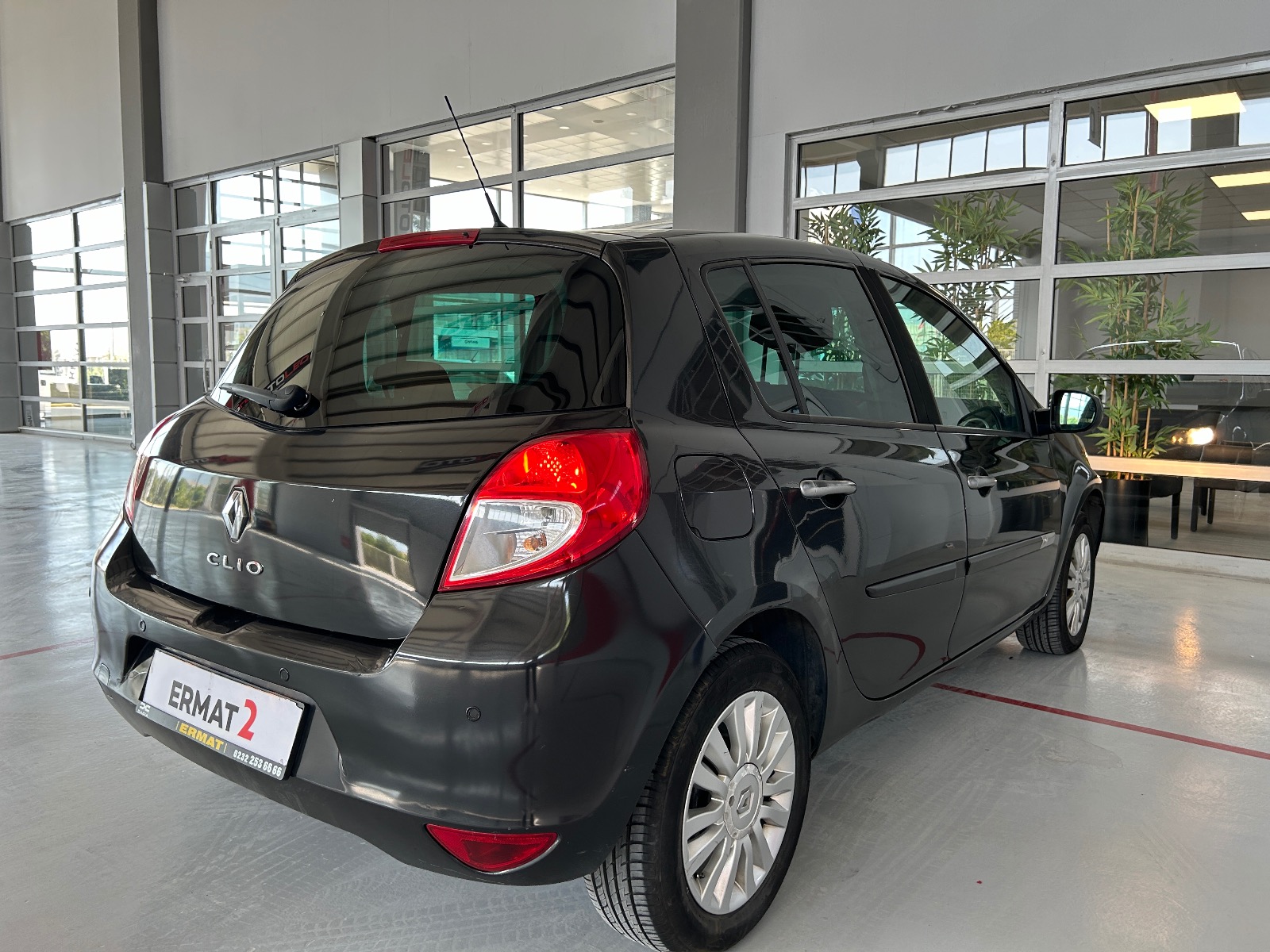 2010 Benzin Manuel Renault Clio Siyah Ermat Motorlu Araçlar ve Tarım Ürünleri Sanayi Ticaret A.Ş.