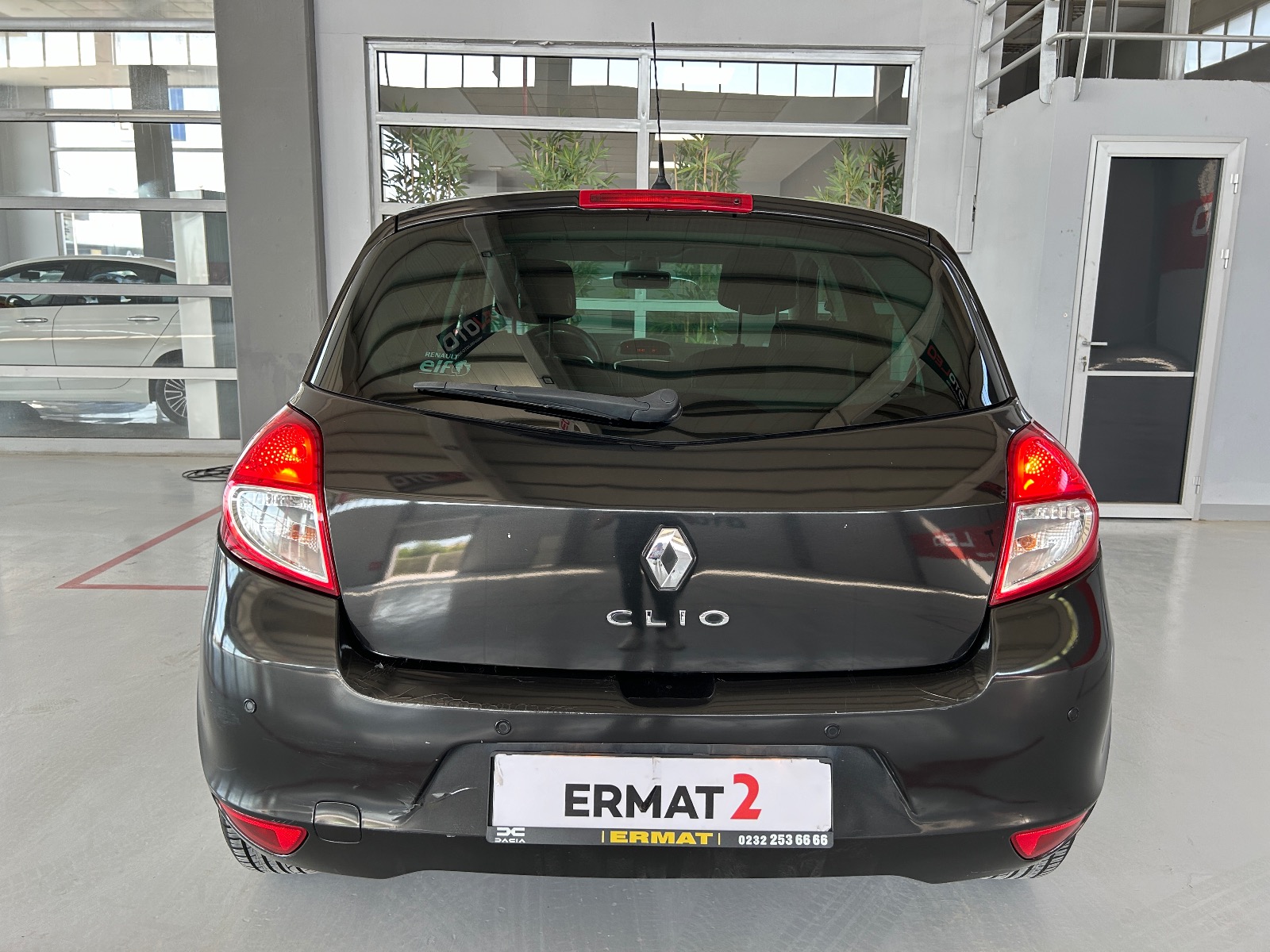 2010 Benzin Manuel Renault Clio Siyah Ermat Motorlu Araçlar ve Tarım Ürünleri Sanayi Ticaret A.Ş.