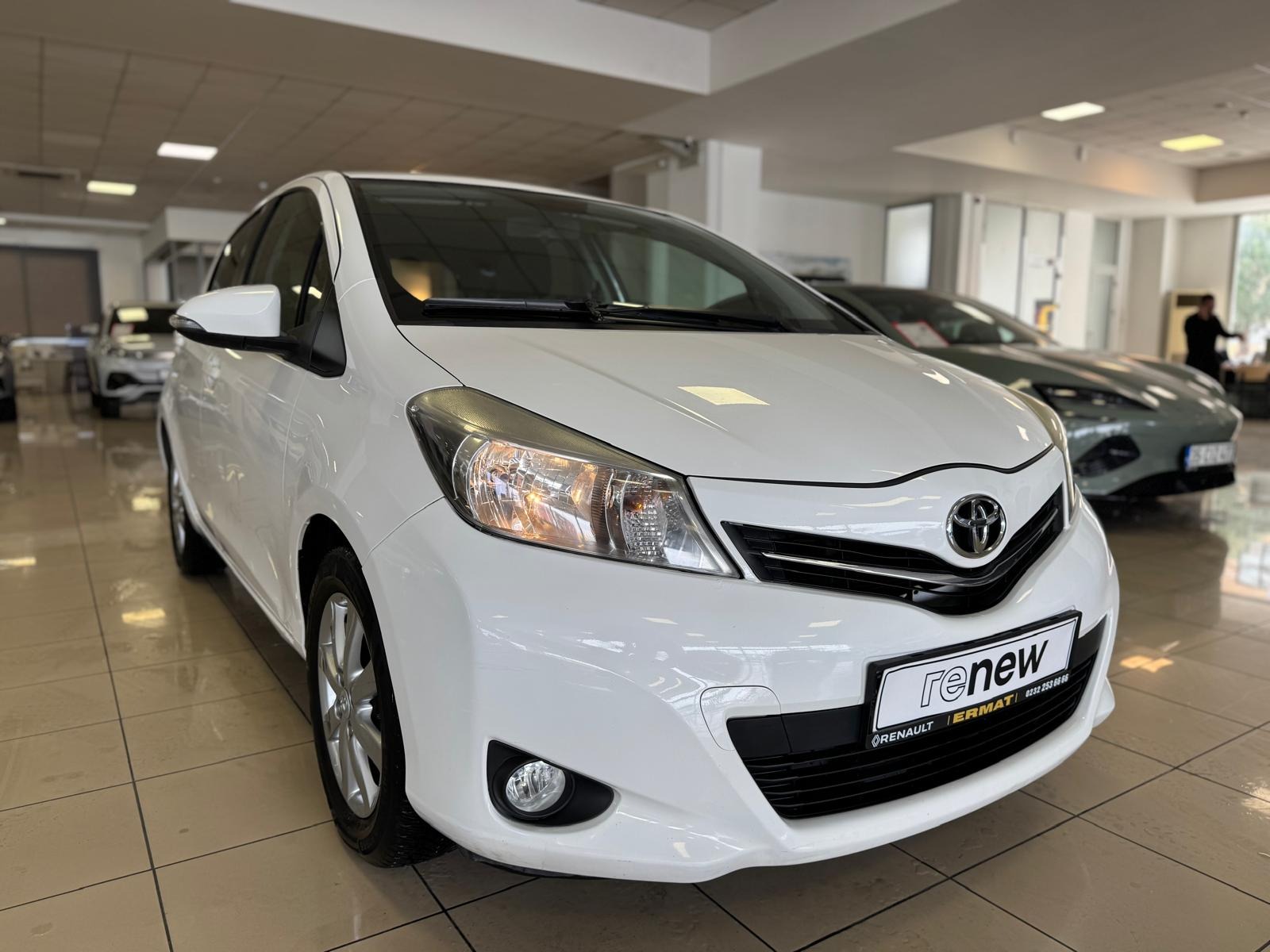 2014 Benzin Otomatik Toyota Yaris Beyaz Ermat Motorlu Araçlar ve Tarım Ürünleri Sanayi Ticaret A.Ş.