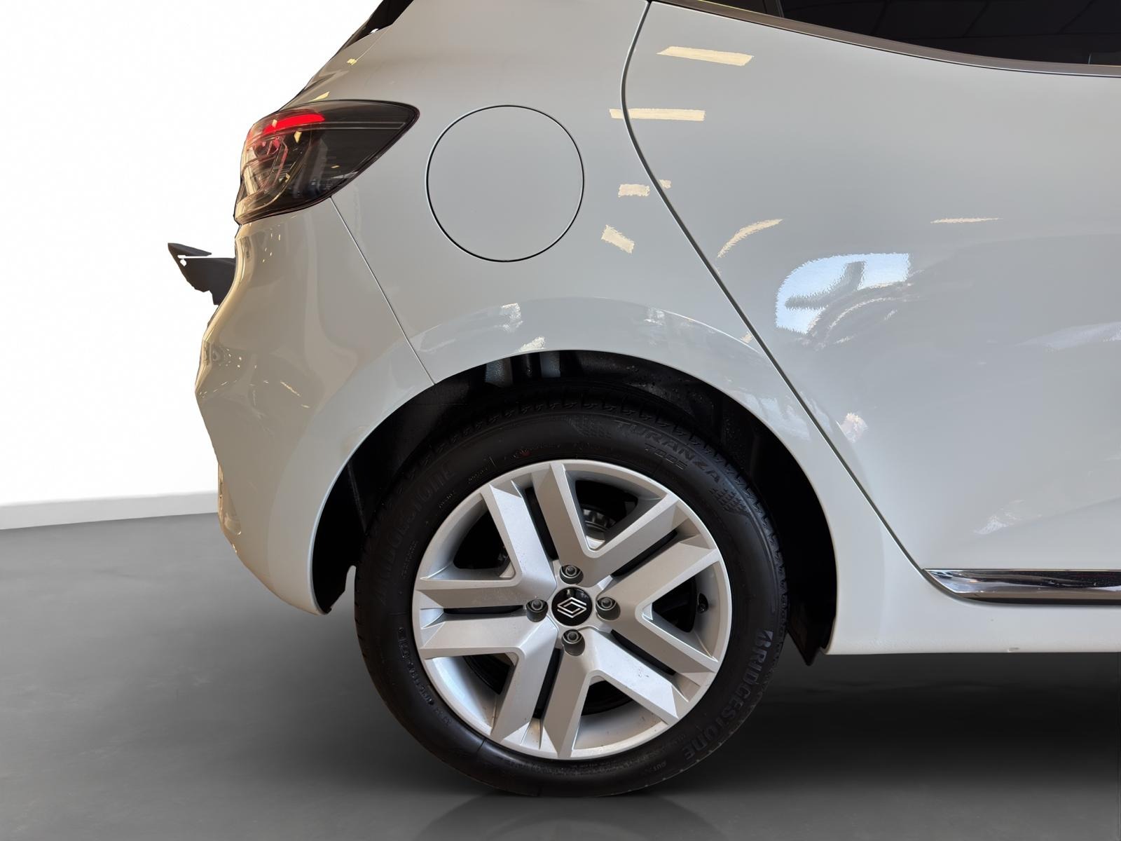 2024 Benzin Otomatik Renault Clio Beyaz Ermat Motorlu Araçlar ve Tarım Ürünleri Sanayi Ticaret A.Ş.