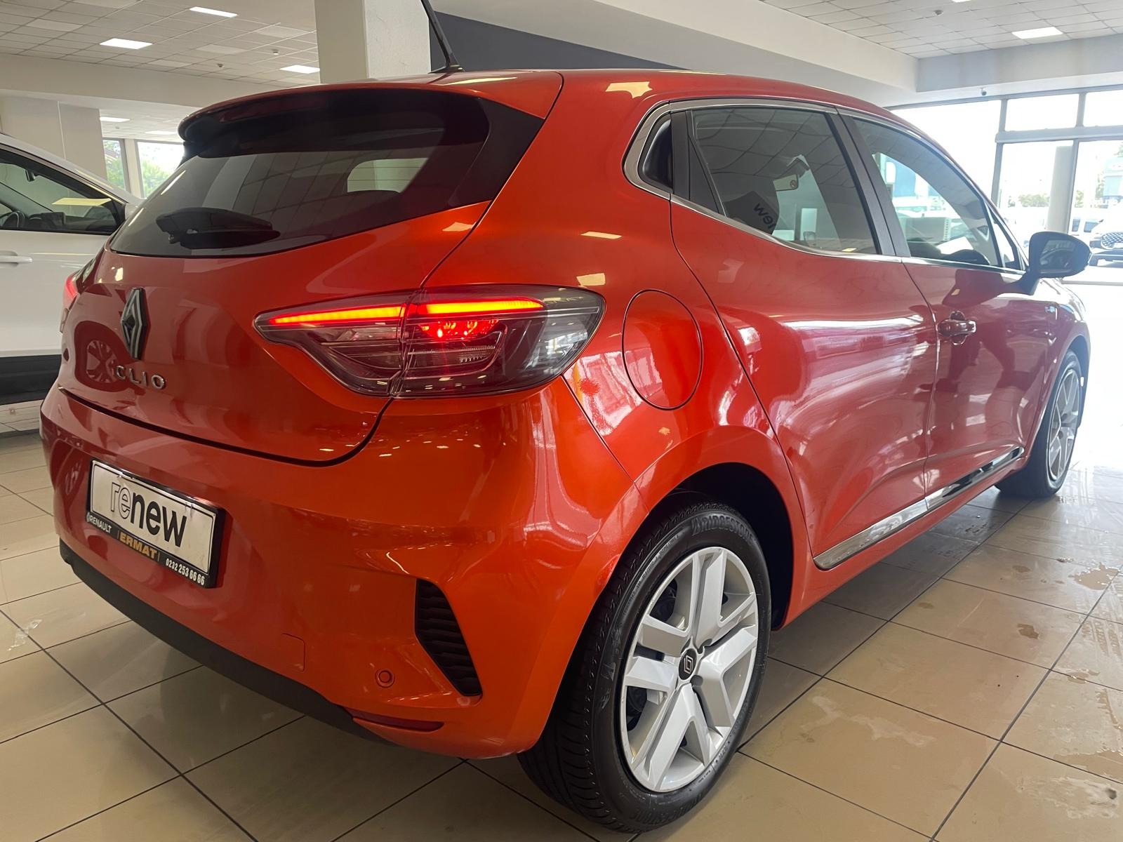2024 Benzin Otomatik Renault Clio Turuncu Ermat Motorlu Araçlar ve Tarım Ürünleri Sanayi Ticaret A.Ş.
