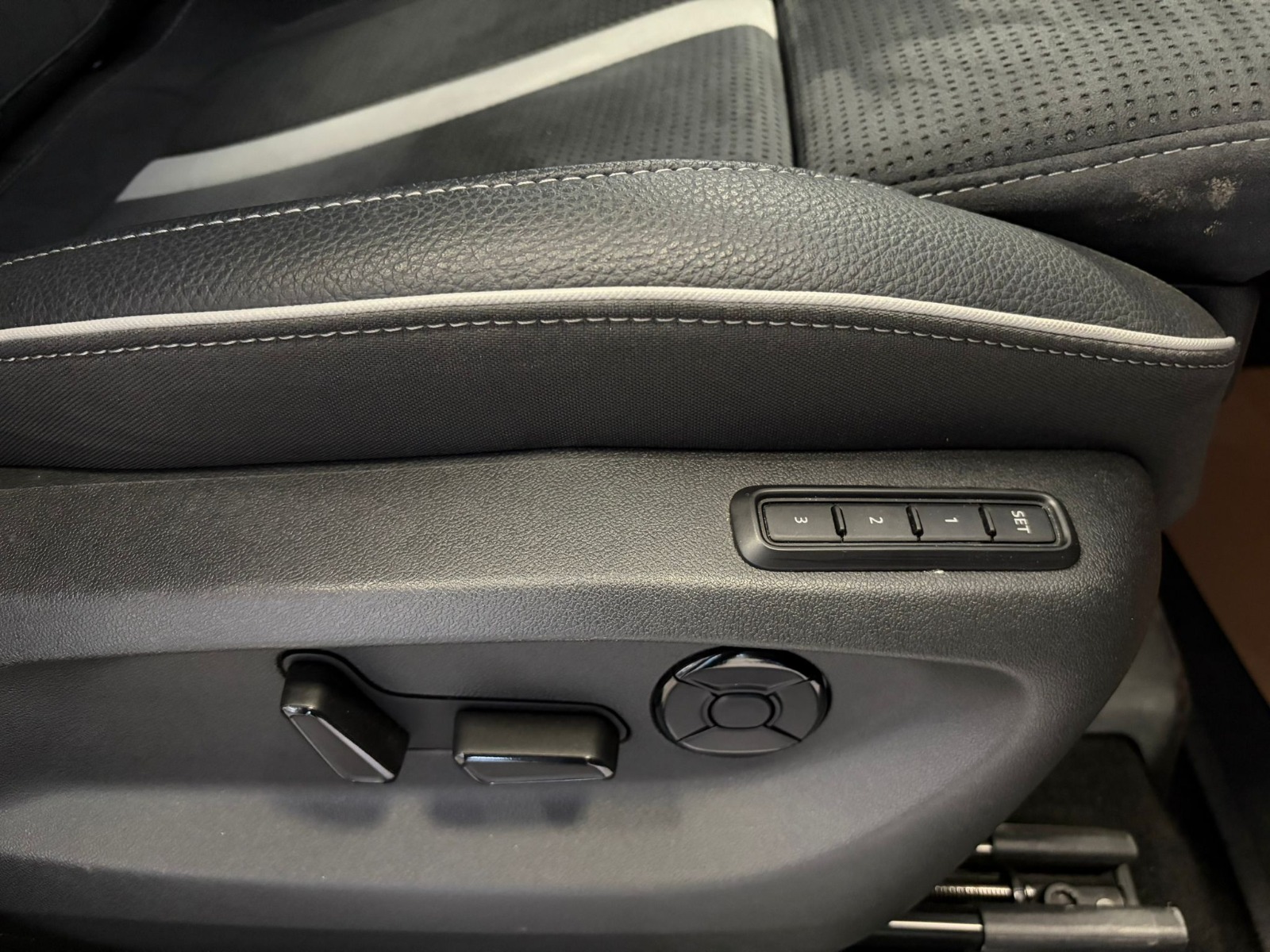 2025 Benzin Otomatik Skoda Kodiaq Gri Ermat Motorlu Araçlar ve Tarım Ürünleri Sanayi Ticaret A.Ş.