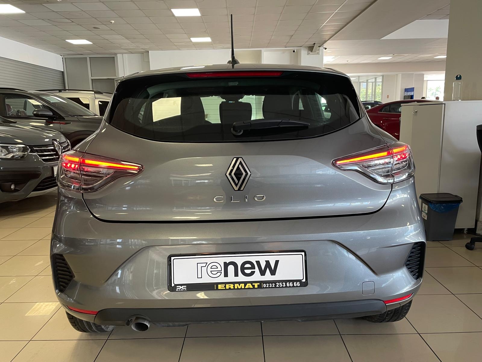 2023 Benzin Otomatik Renault Clio Gri Ermat Motorlu Araçlar ve Tarım Ürünleri Sanayi Ticaret A.Ş.