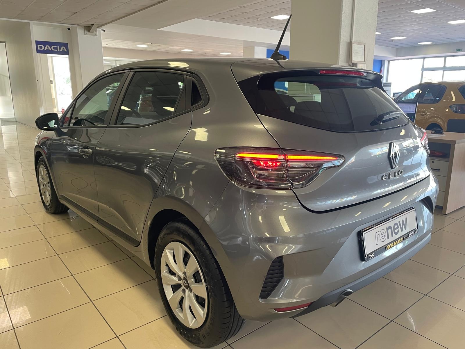 2023 Benzin Otomatik Renault Clio Gri Ermat Motorlu Araçlar ve Tarım Ürünleri Sanayi Ticaret A.Ş.