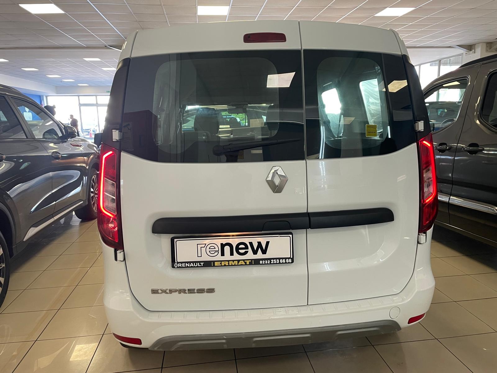 2023 Dizel Manuel Renault Express Beyaz Ermat Motorlu Araçlar ve Tarım Ürünleri Sanayi Ticaret A.Ş.